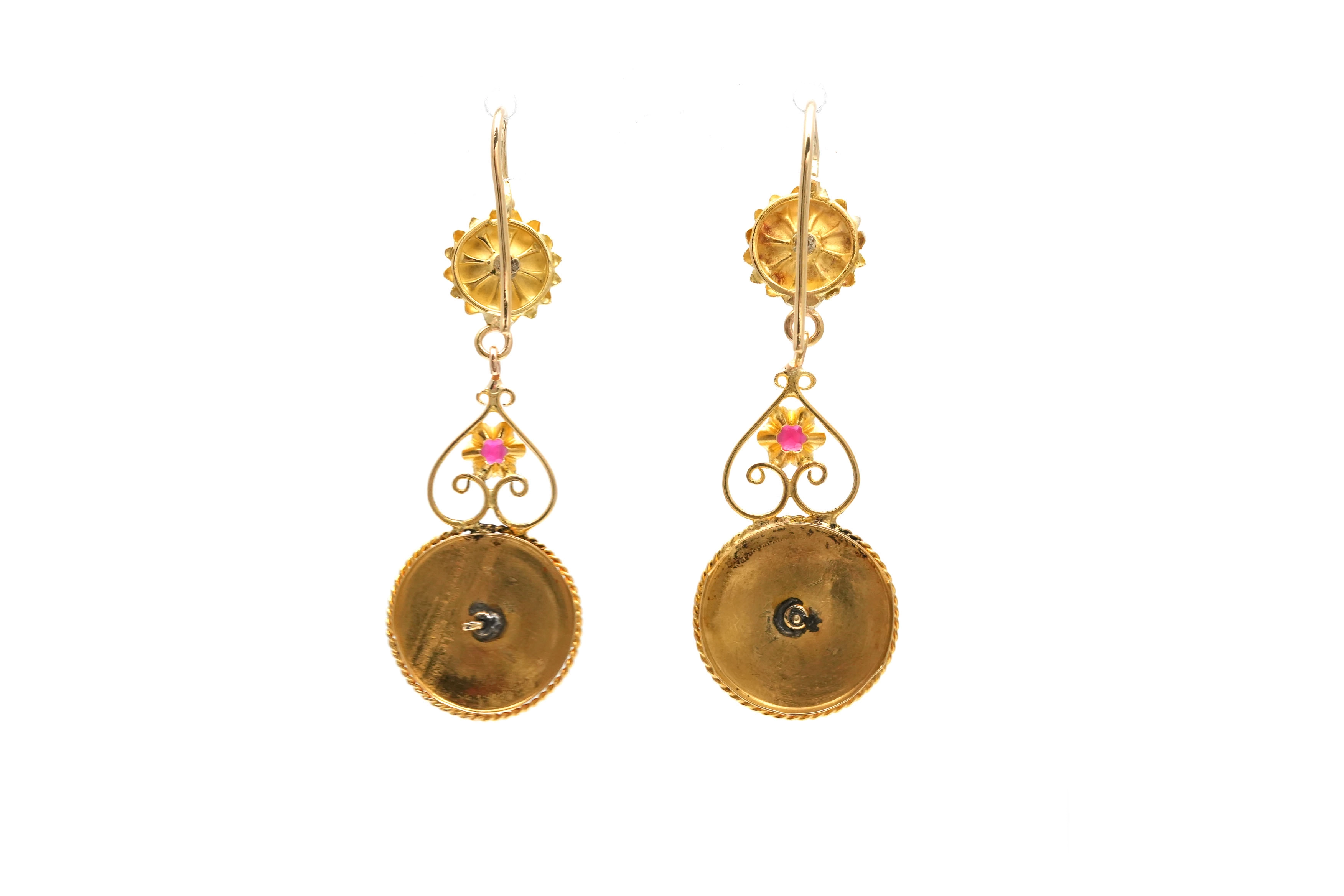 Boucles d'oreilles Art Nouveau en or jaune 18 carats serties de rubis