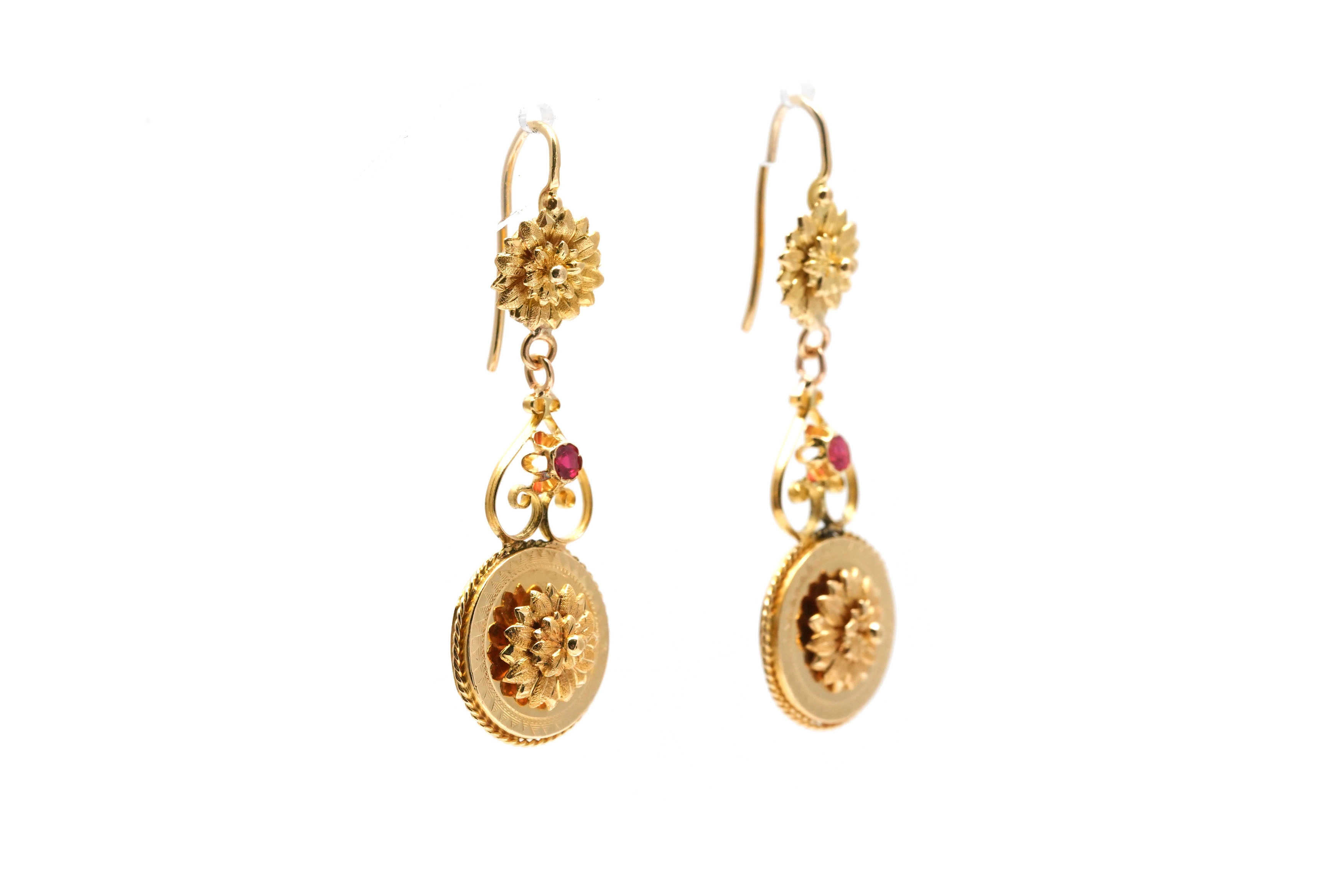 Boucles d'oreilles Art Nouveau en or jaune 18 carats serties de rubis