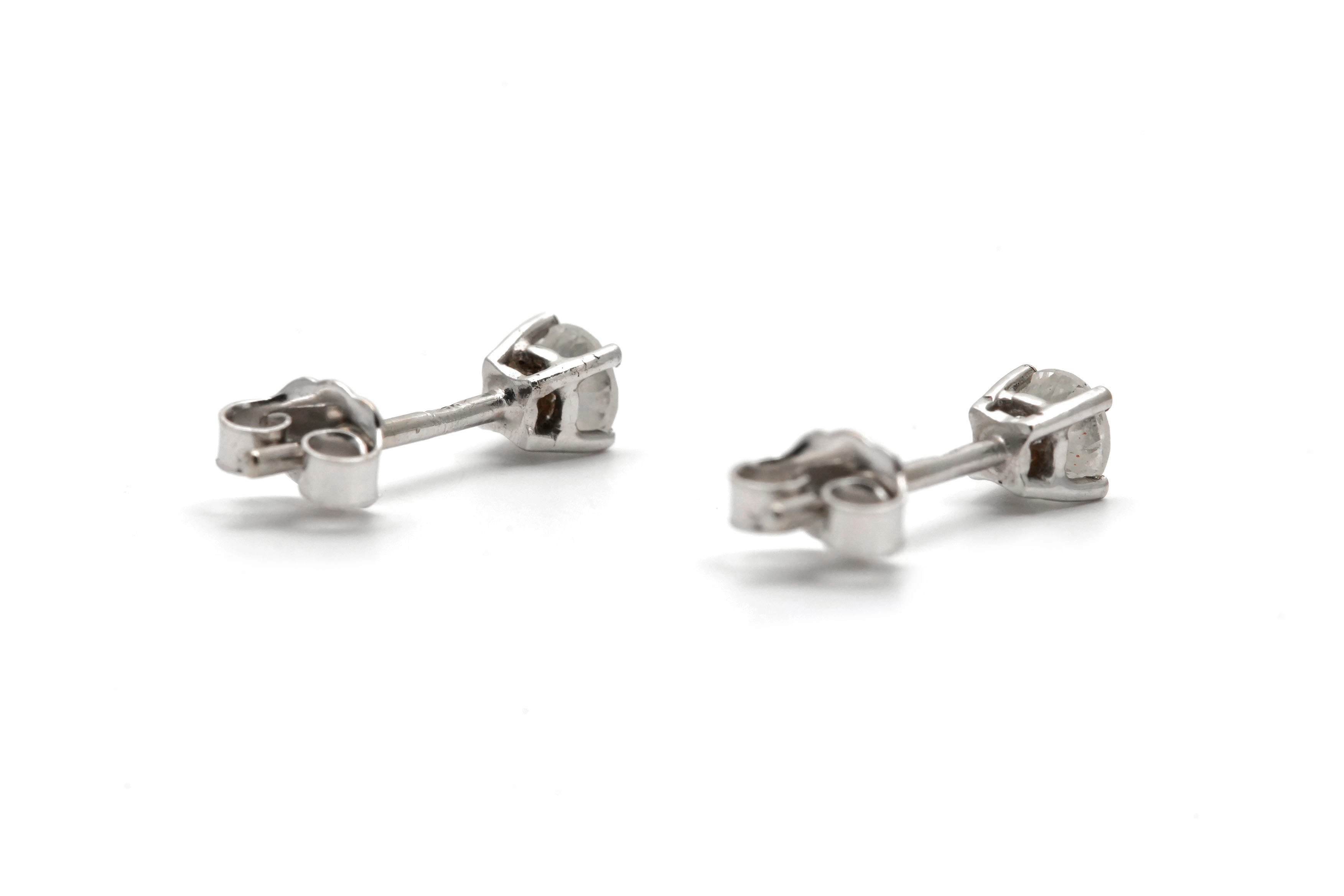Boucles d'oreilles contemporaines en or blanc 18 carats serties de diamants taille "brillant" (+- 0.40 ct)