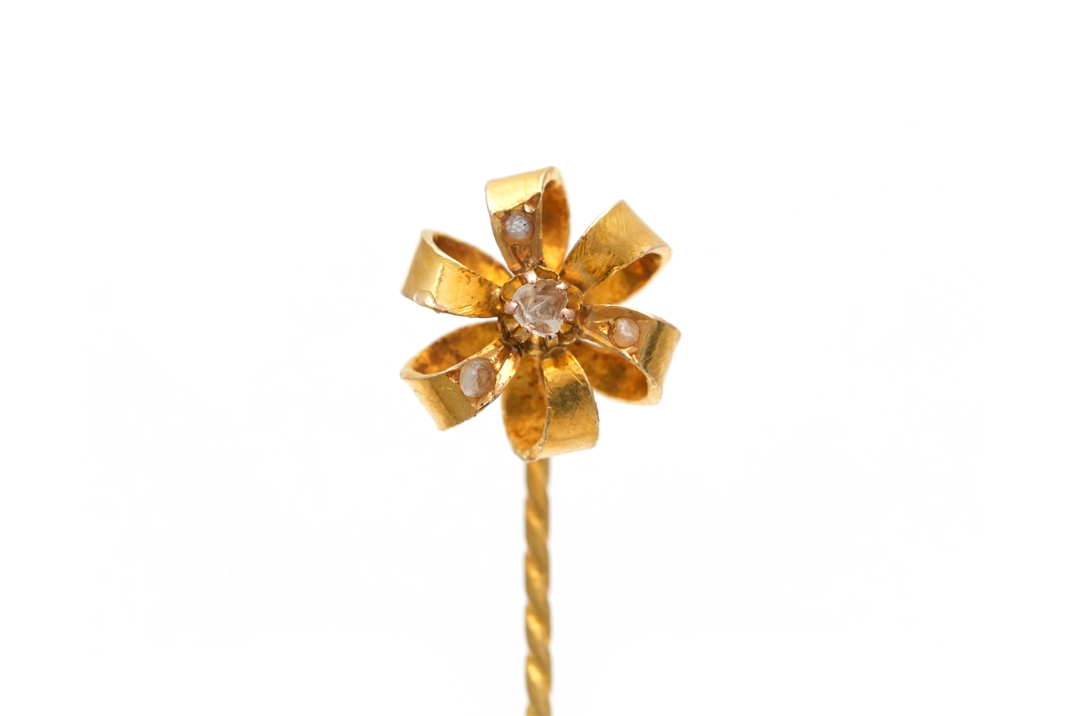 Pique à cravate Art Nouveau en or jaune 18 carats sertie de diamant taille "rose"