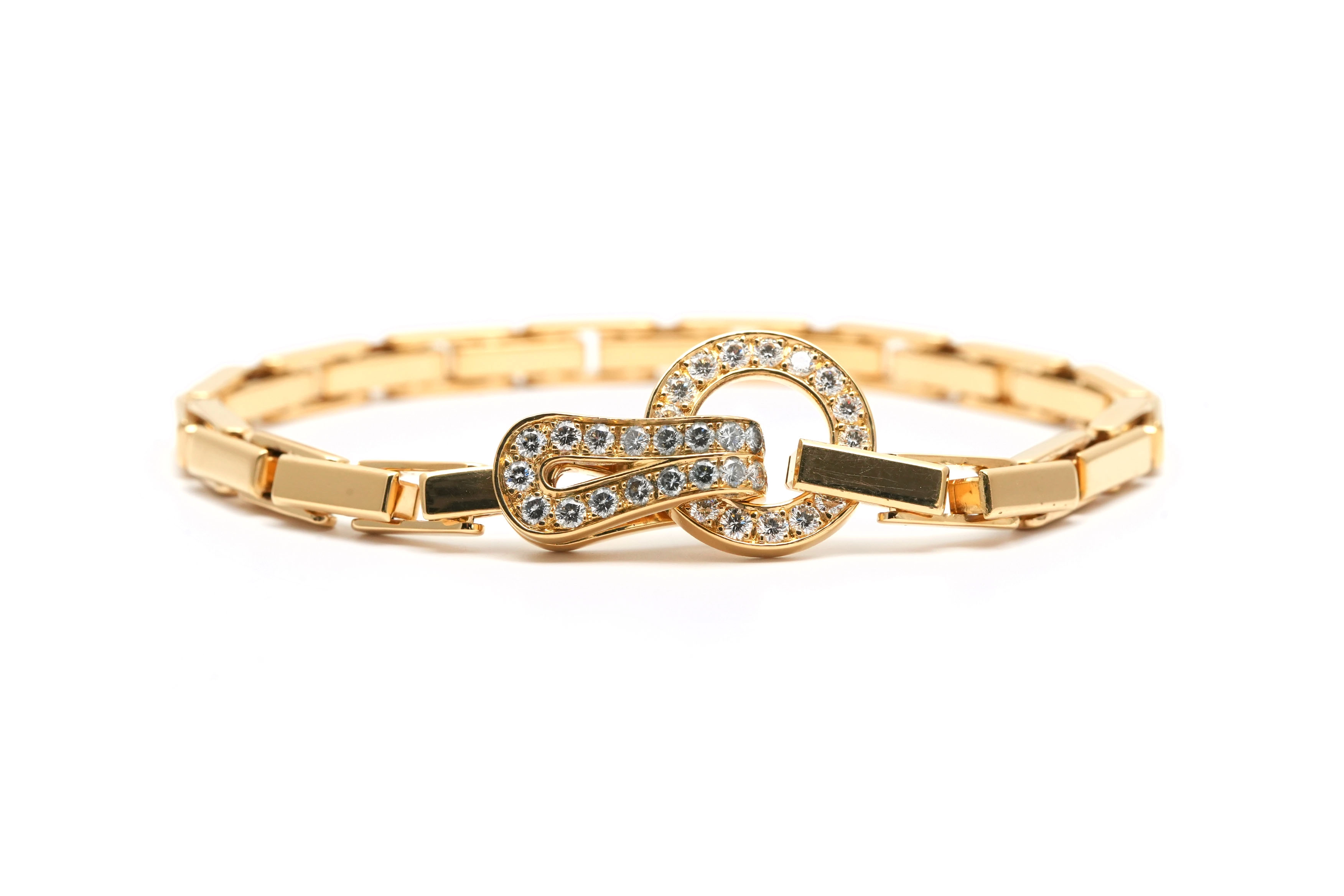 Bracelet Cartier "Agrafe" contemporain en or jaune 18 carats serti de diamants taille "brillant" (+- 1.05 ct) - - 1