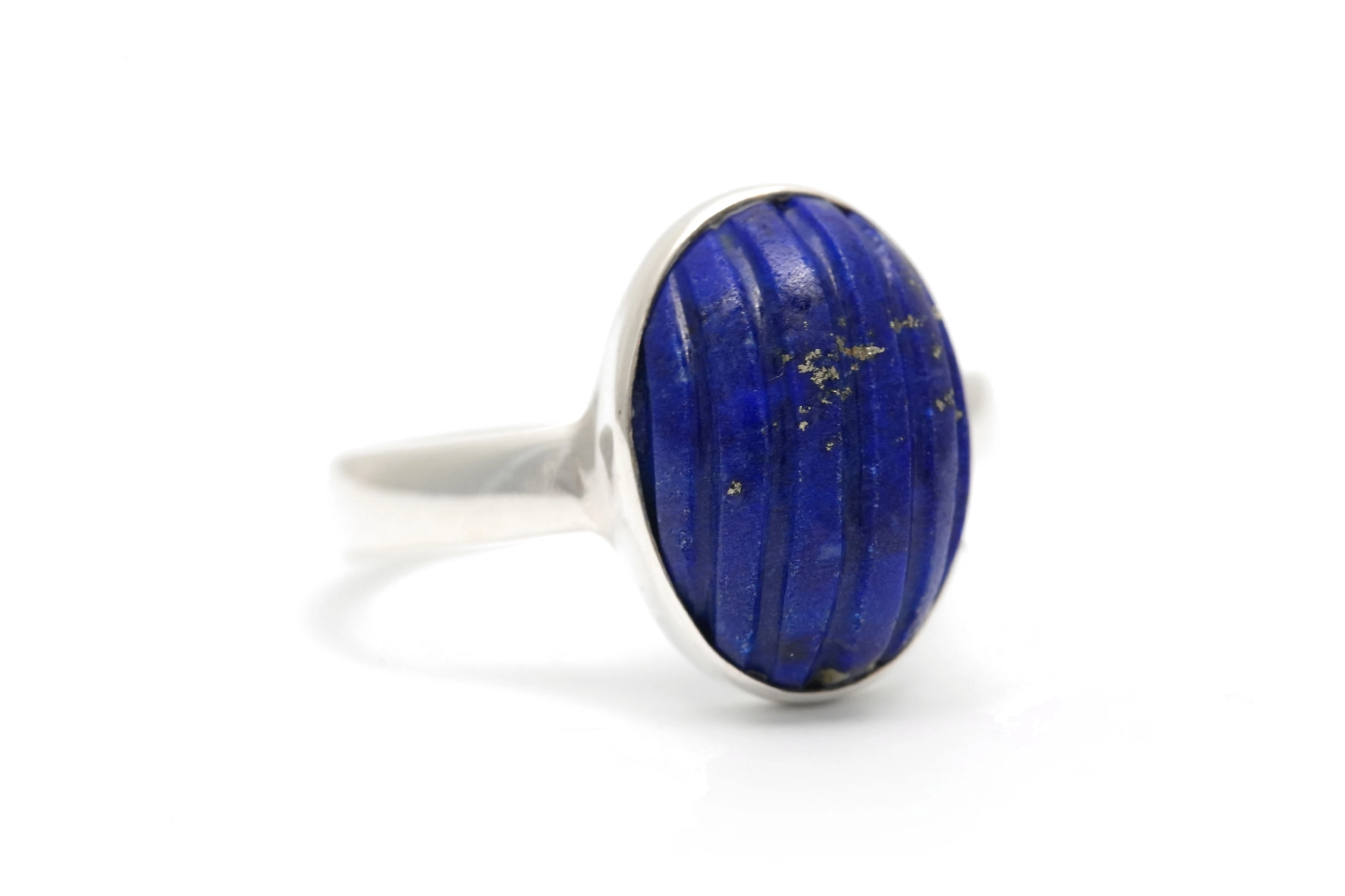 Bague contemporaine en argent 925 sertie d'une lapis lazuli