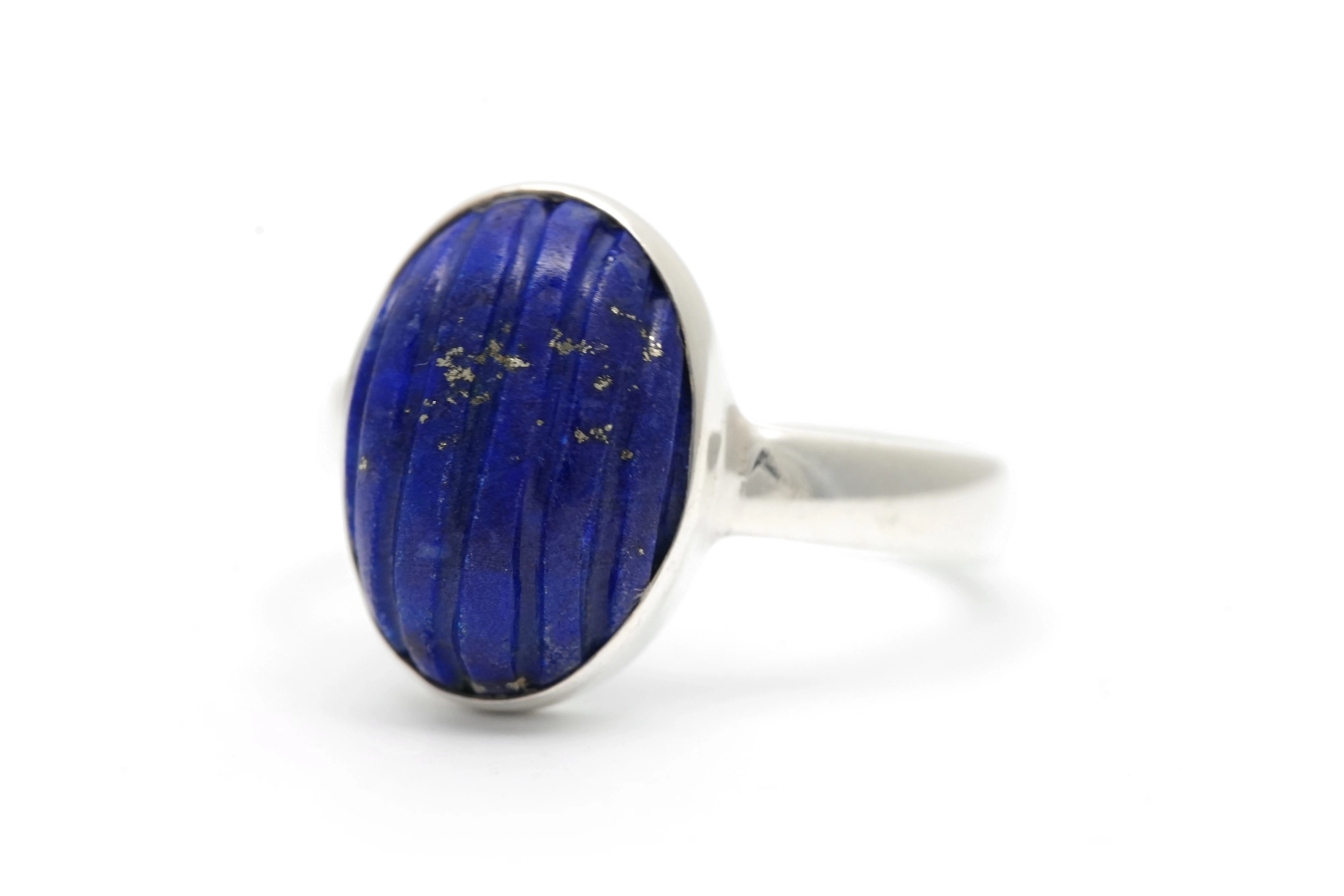 Bague contemporaine en argent 925 sertie d'une lapis lazuli
