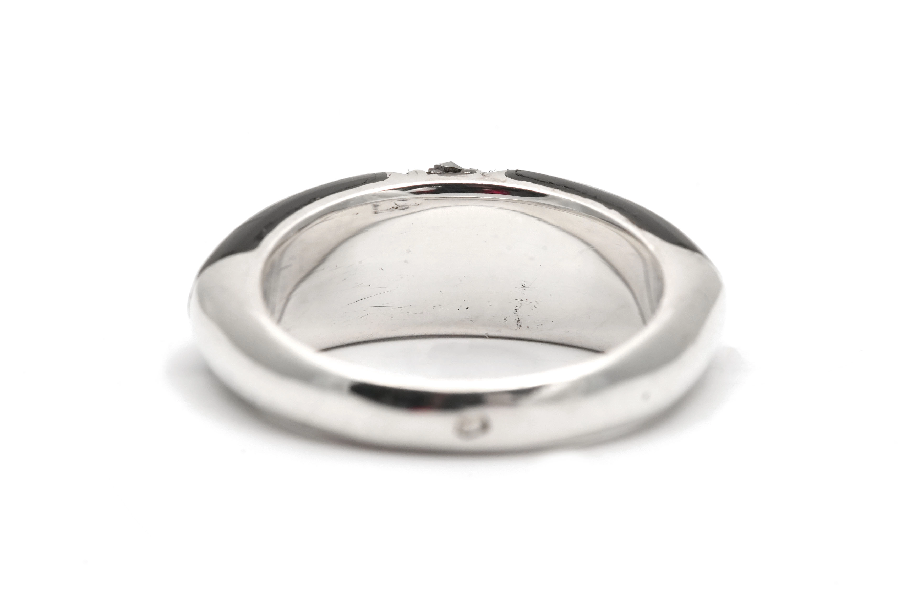Bague contemporaine en argent 925 sertie d'onyx et de marcassites