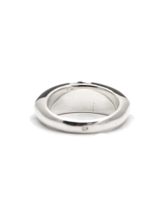 Bague contemporaine en argent 925 sertie d'onyx et de marcassites