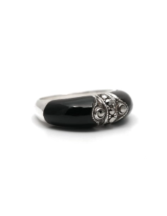 Bague contemporaine en argent 925 sertie d'onyx et de marcassites