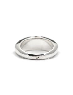 Bague contemporaine en argent 925 sertie d'onyx et de marcassites