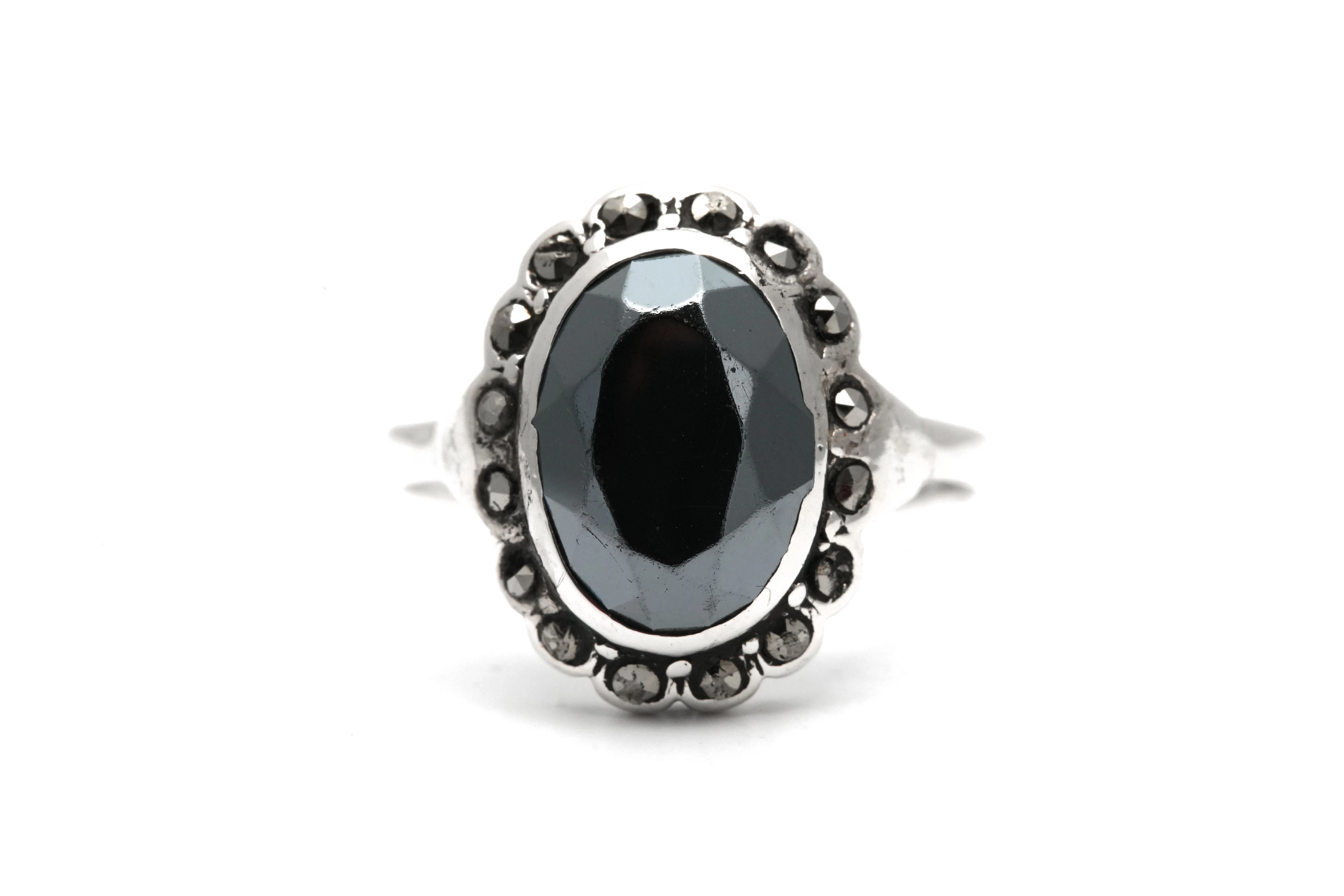 Bague Art Déco en argent sertie d'une hématite et de marcassites