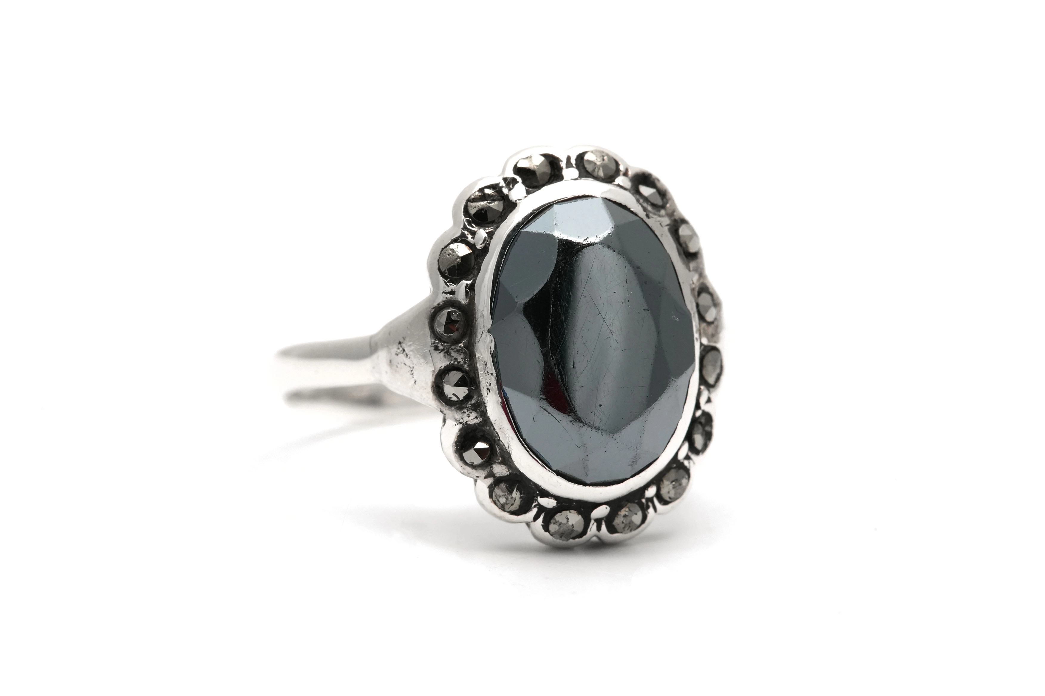 Bague Art Déco en argent sertie d'une hématite et de marcassites