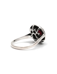 Bague contemporaine en argent sertie d'un grenat et de marcassites