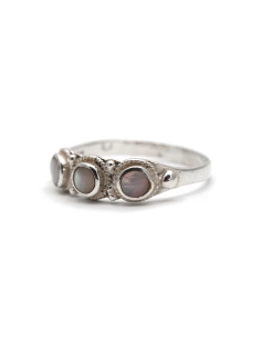 Bague contemporaine en argent 925 sertie de nacres