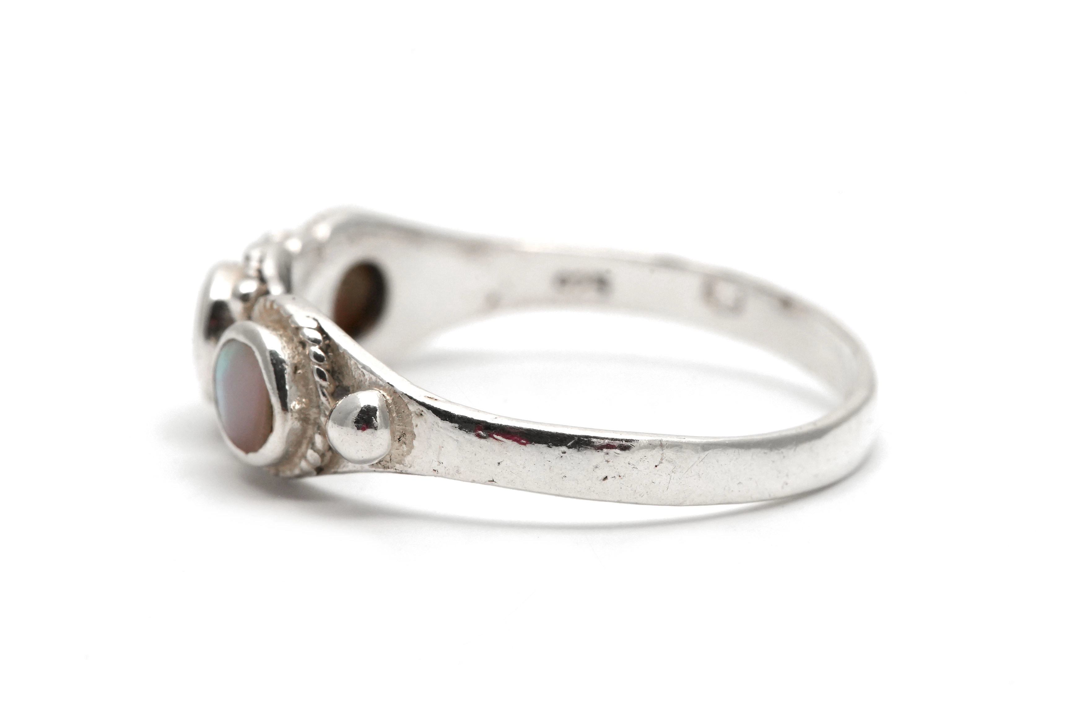 Bague contemporaine en argent 925 sertie de nacres