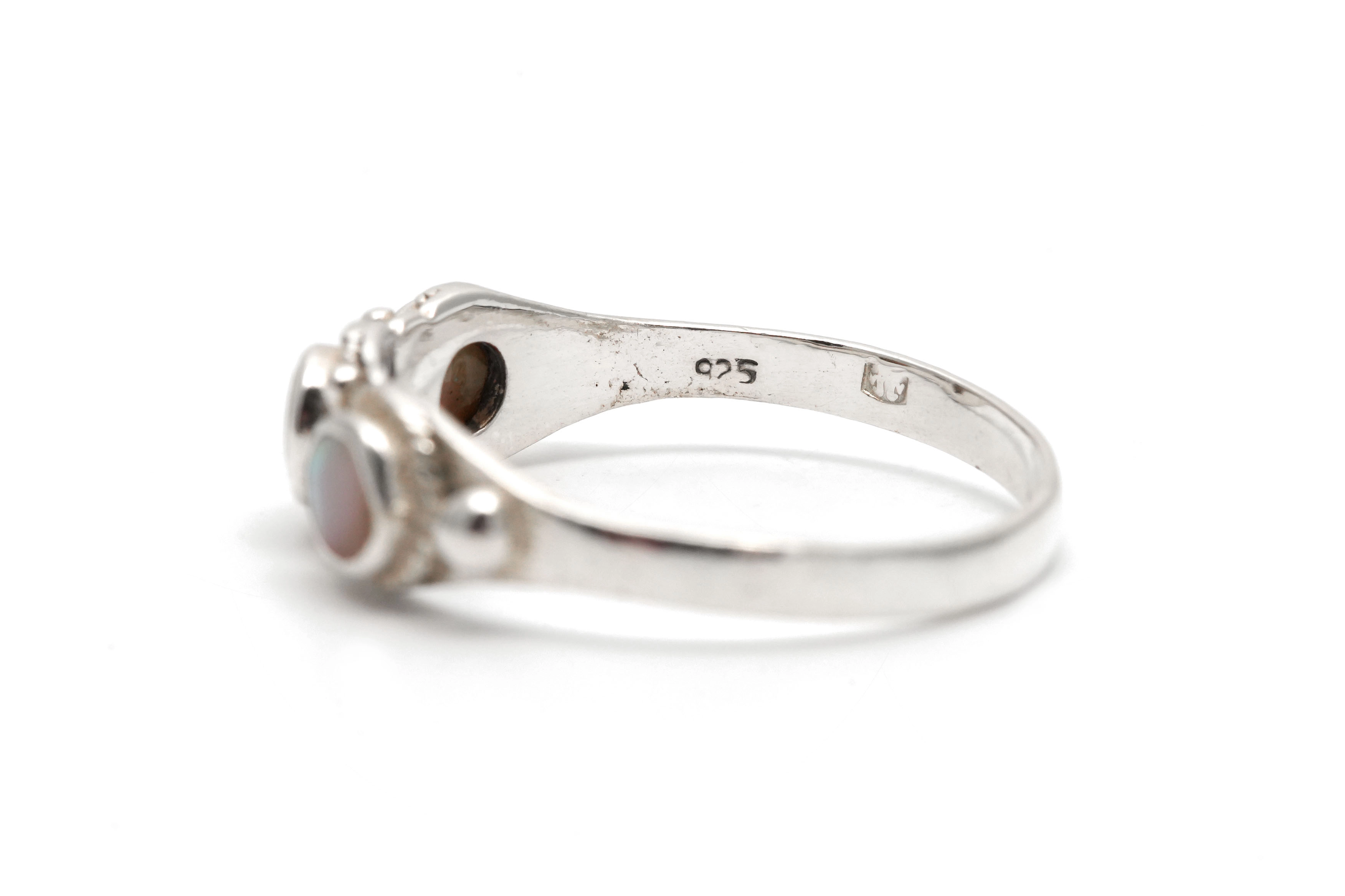 Bague contemporaine en argent 925 sertie de nacres