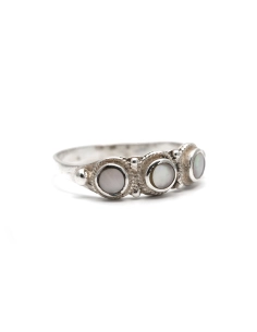 Bague contemporaine en argent 925 sertie de nacres
