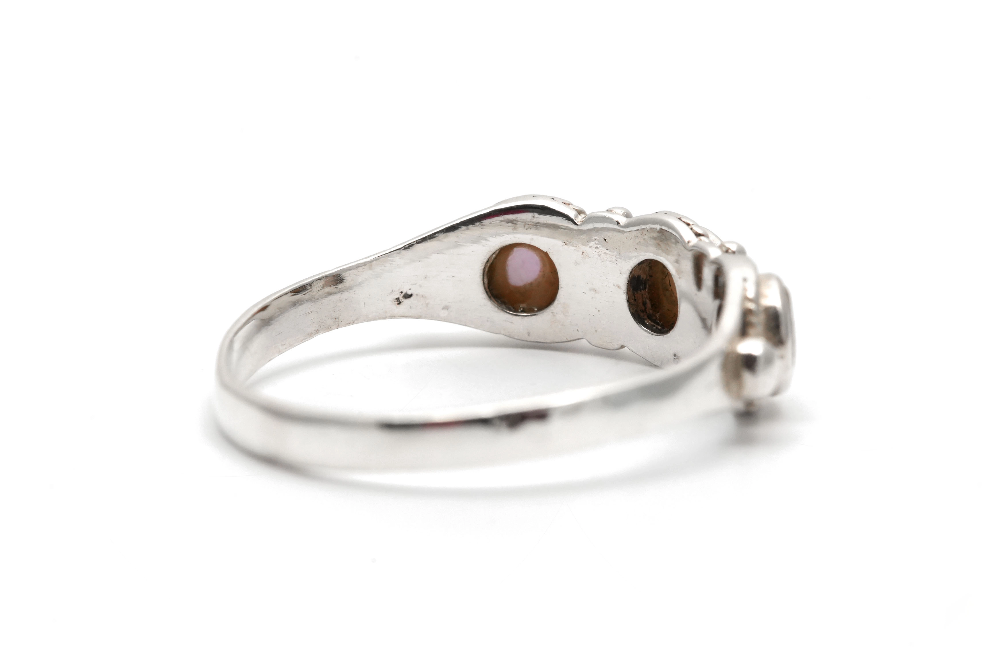 Bague contemporaine en argent 925 sertie de nacres