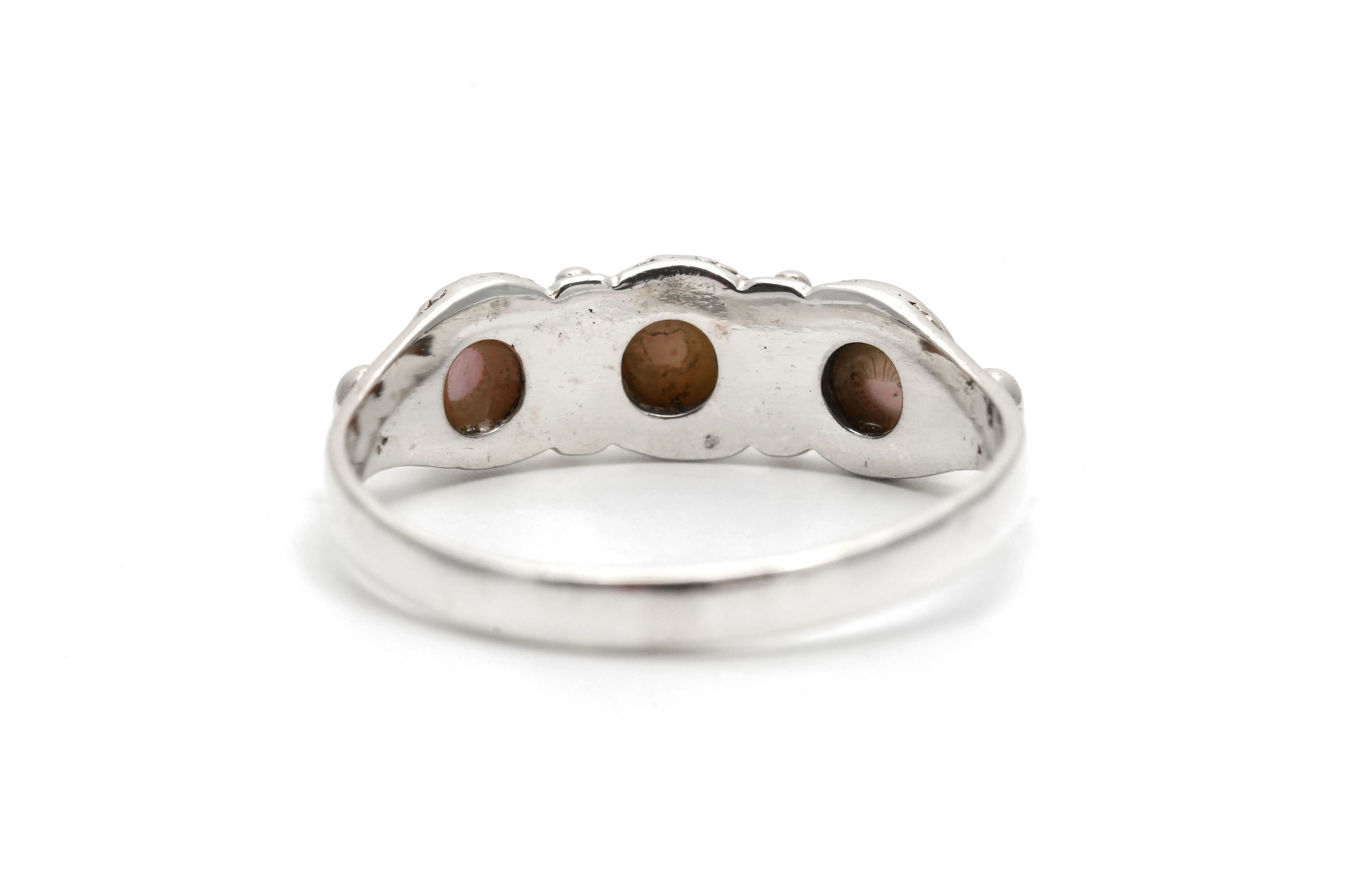 Bague contemporaine en argent 925 sertie de nacres