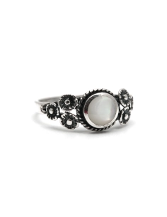 Bague contemporaine en argent 925 sertie d'une nacre