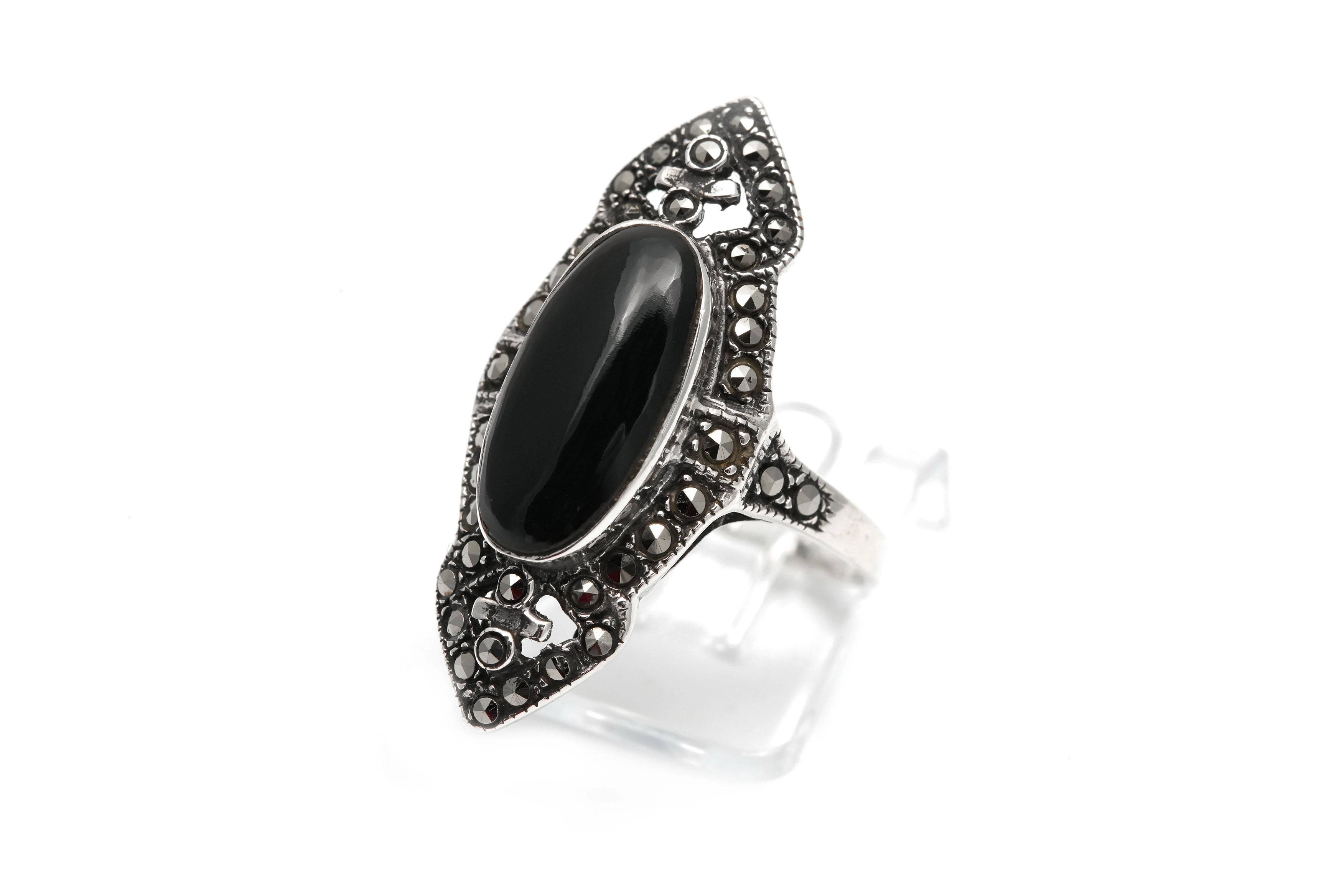 Bague Art Déco en argent 925 sertie d'une onyx et de marcassites