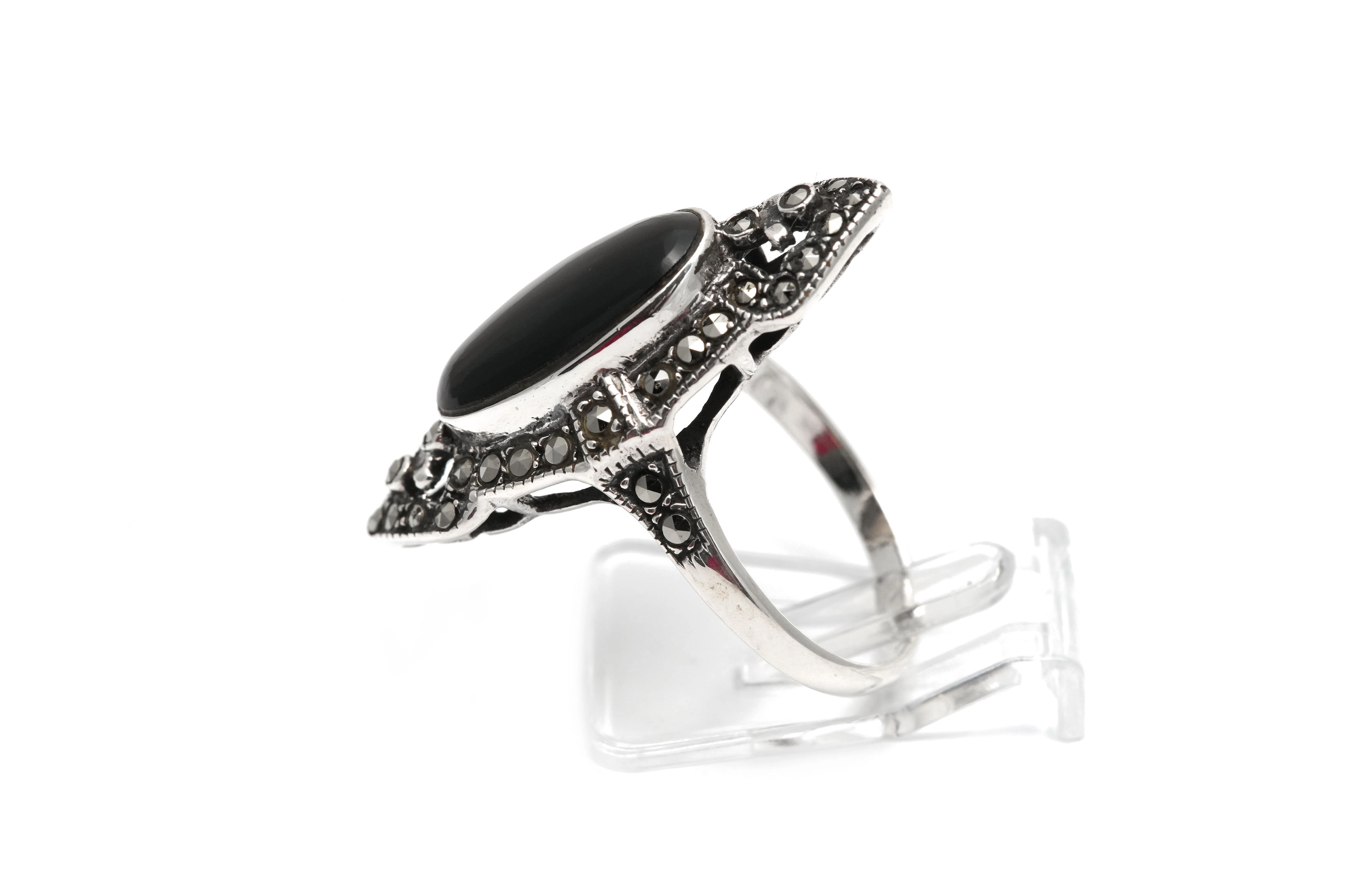 Bague Art Déco en argent 925 sertie d'une onyx et de marcassites