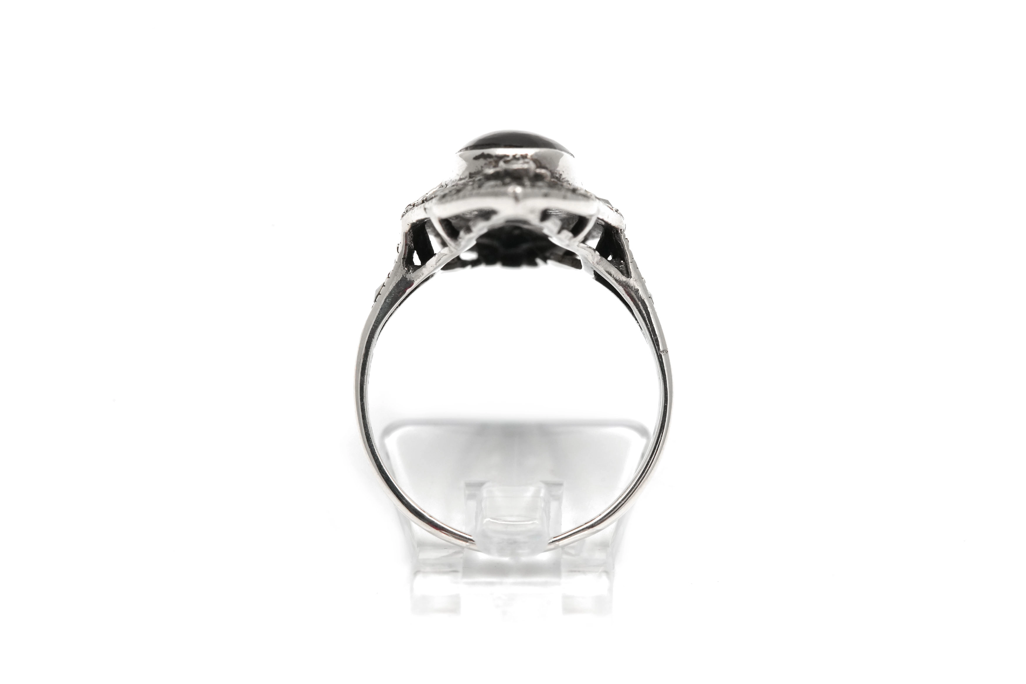 Bague Art Déco en argent 925 sertie d'une onyx et de marcassites
