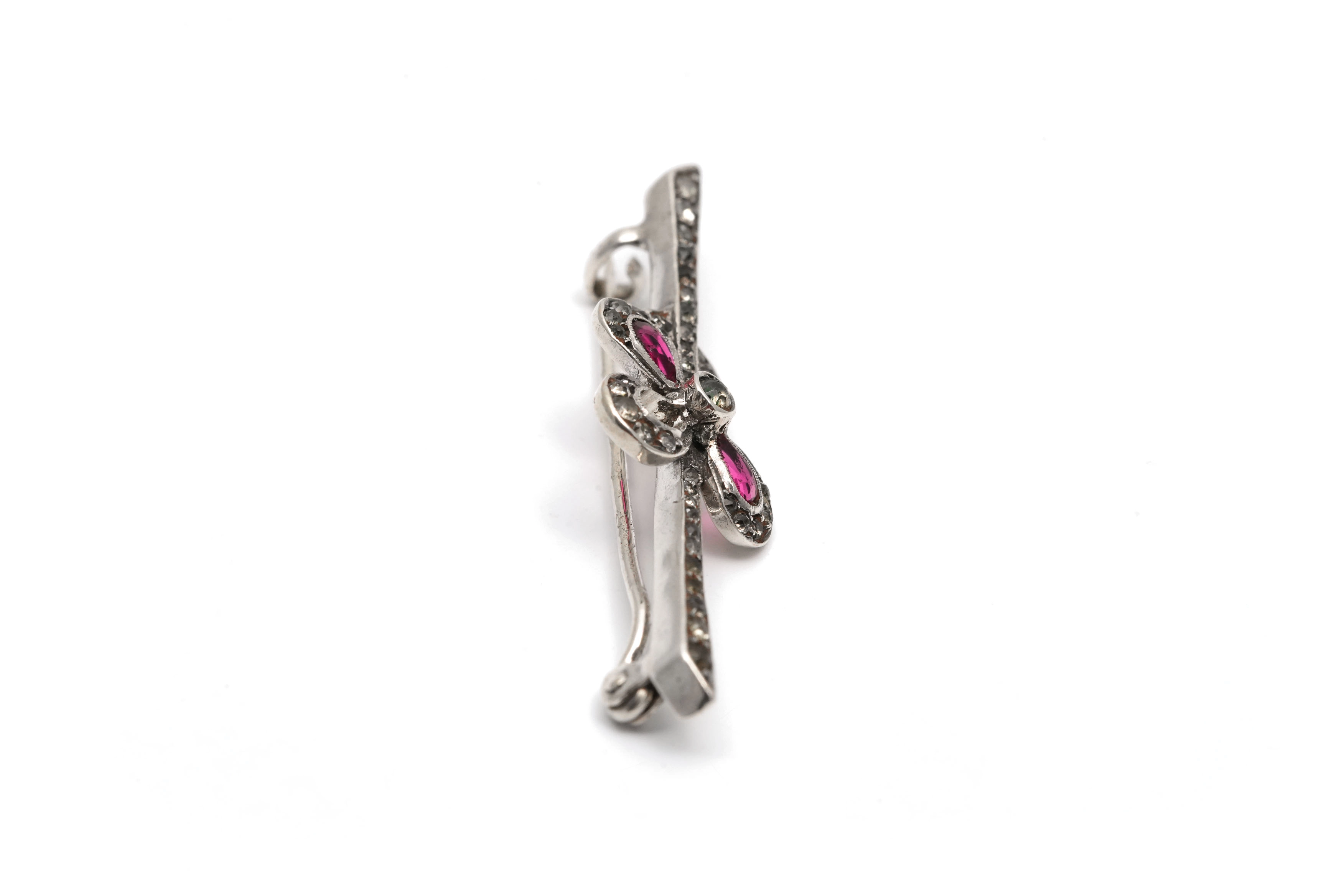 Broche Art Nouveau en argent 925 sertie de rubis de synthèse et de strass