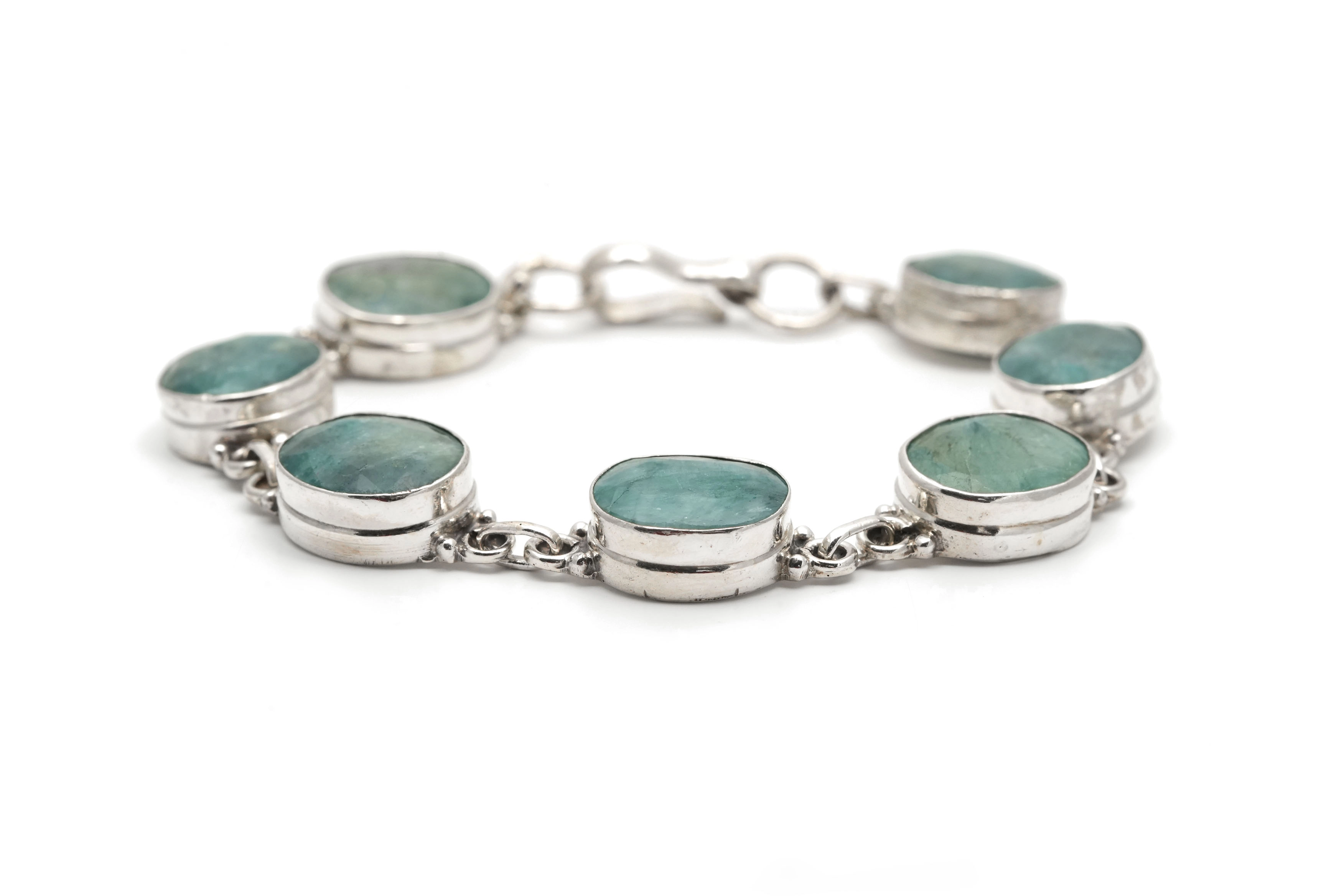 Bracelet contemporain en argent 925 serti d'émeraudes traitées