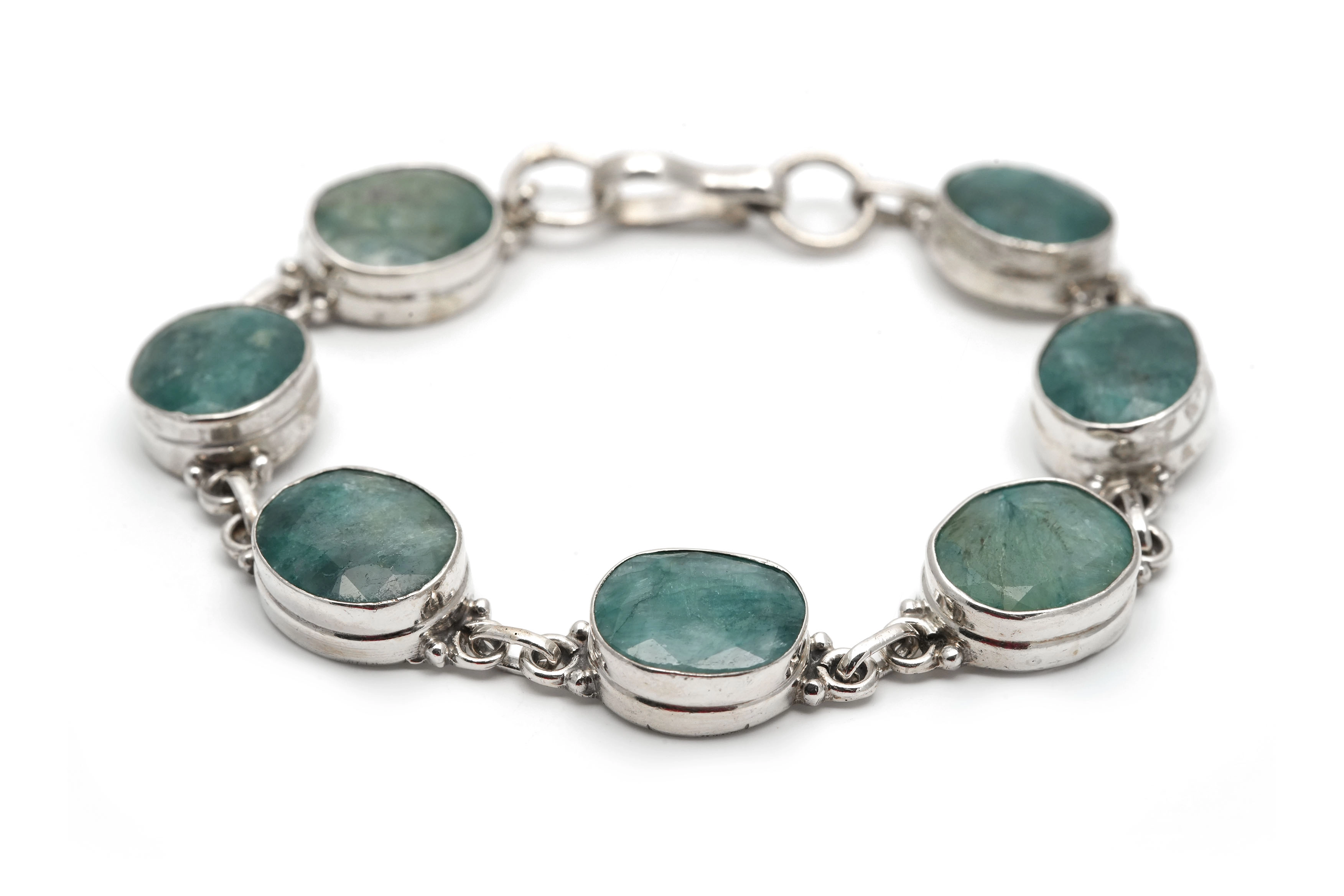 Bracelet contemporain en argent 925 serti d'émeraudes traitées