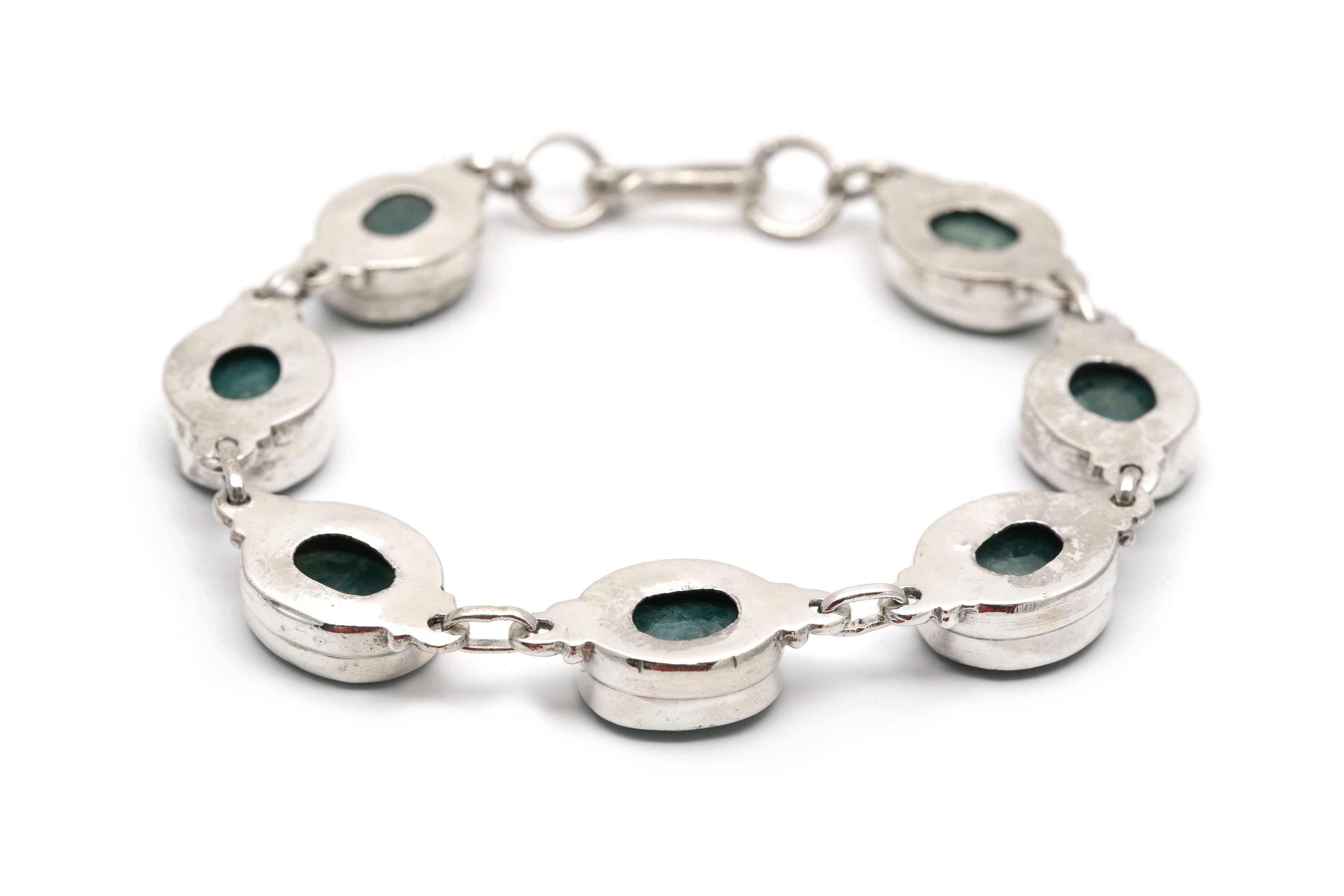 Bracelet contemporain en argent 925 serti d'émeraudes traitées