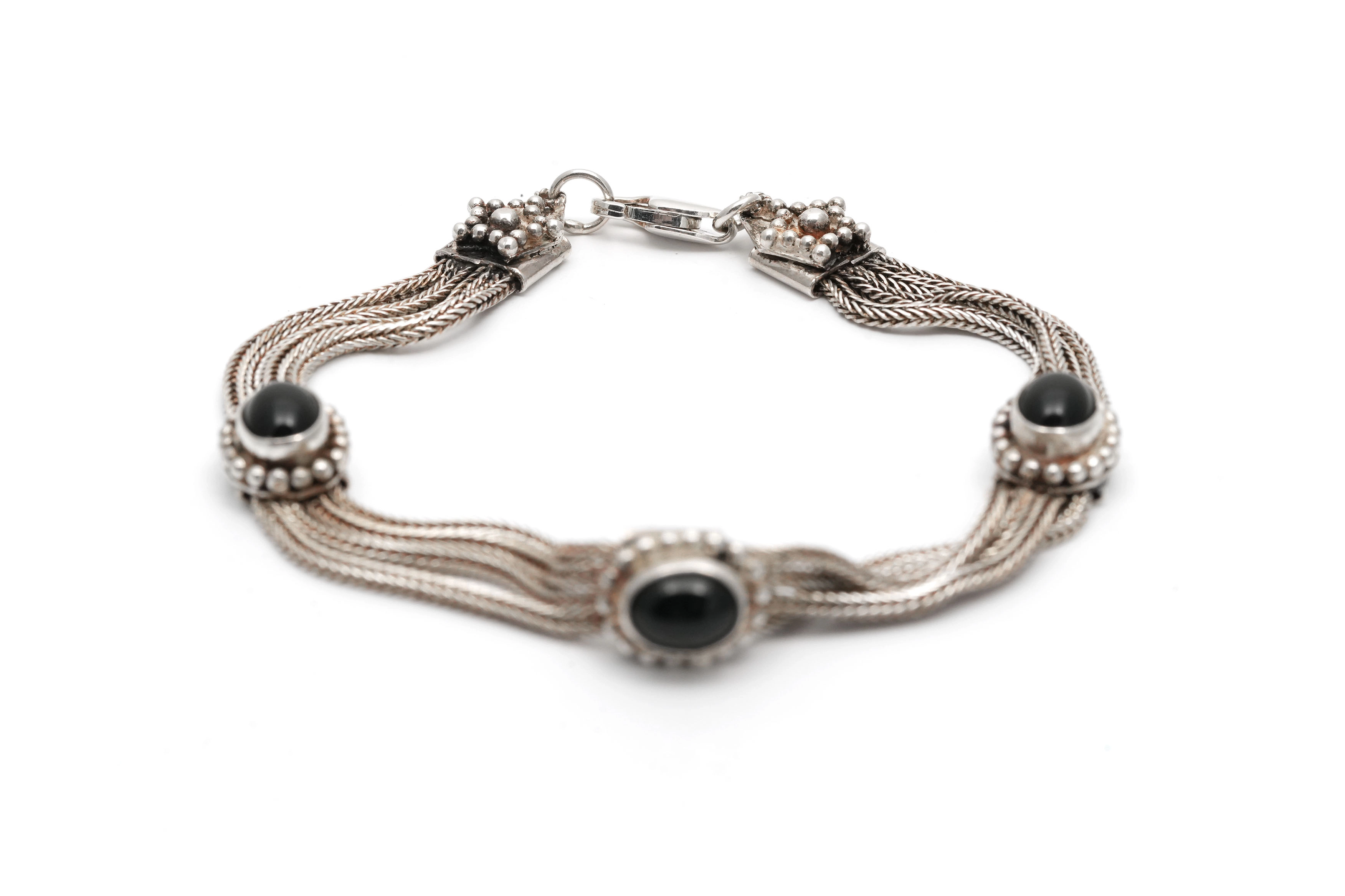 Bracelet contemporain en argent serti d'onyx