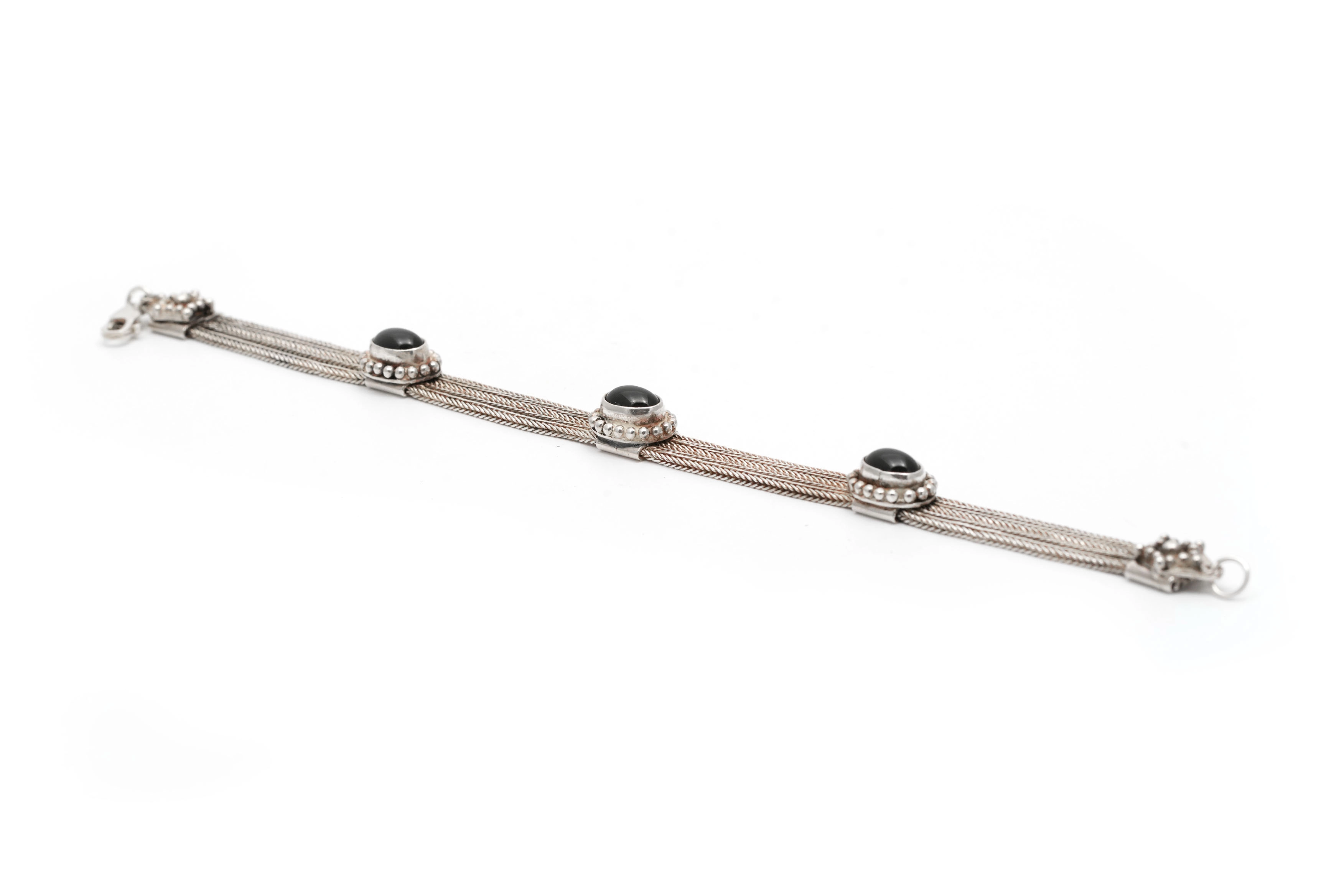 Bracelet contemporain en argent serti d'onyx