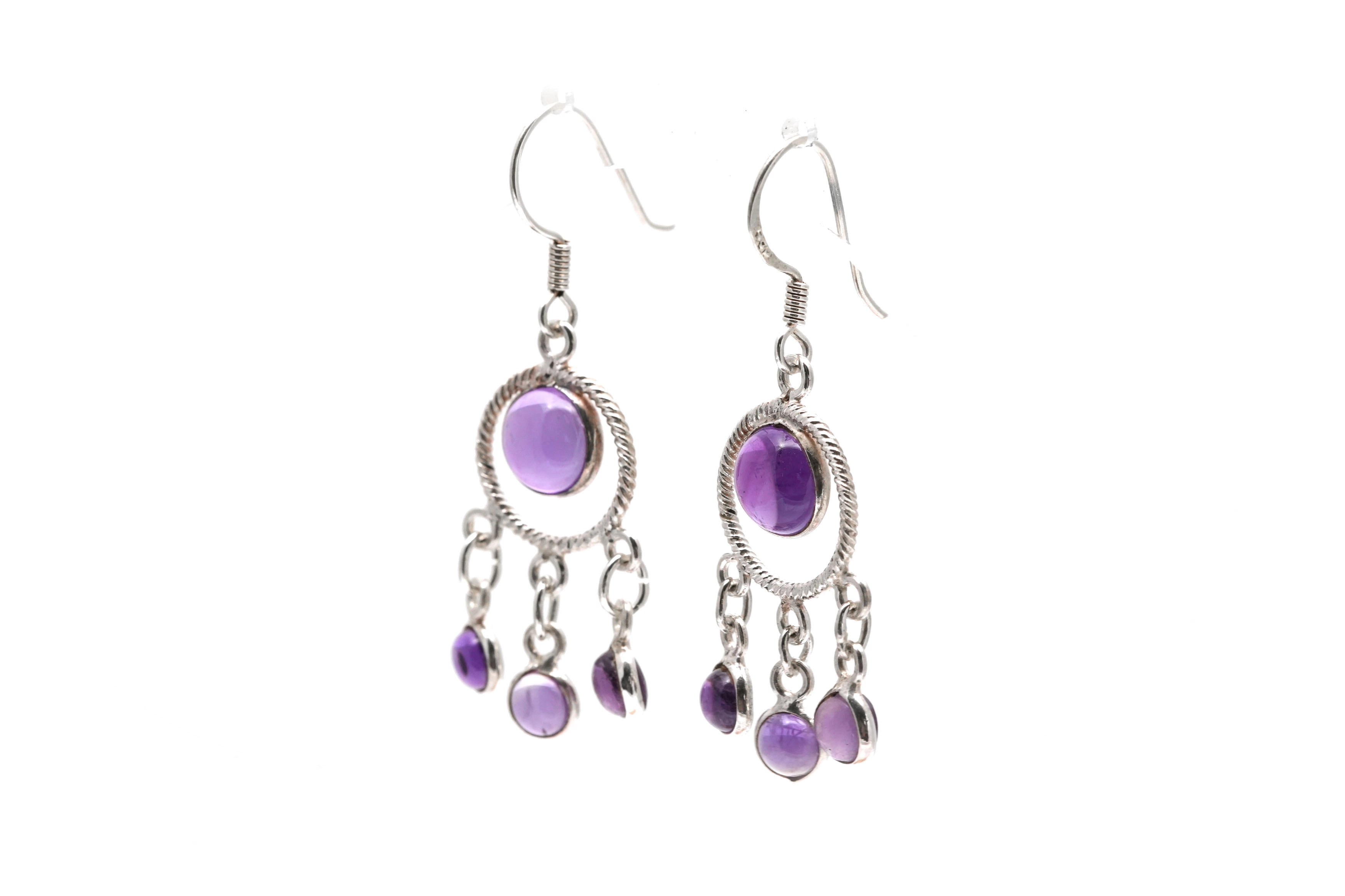 Boucles d'oreilles contemporaines en argent 925 serties d'améthystes