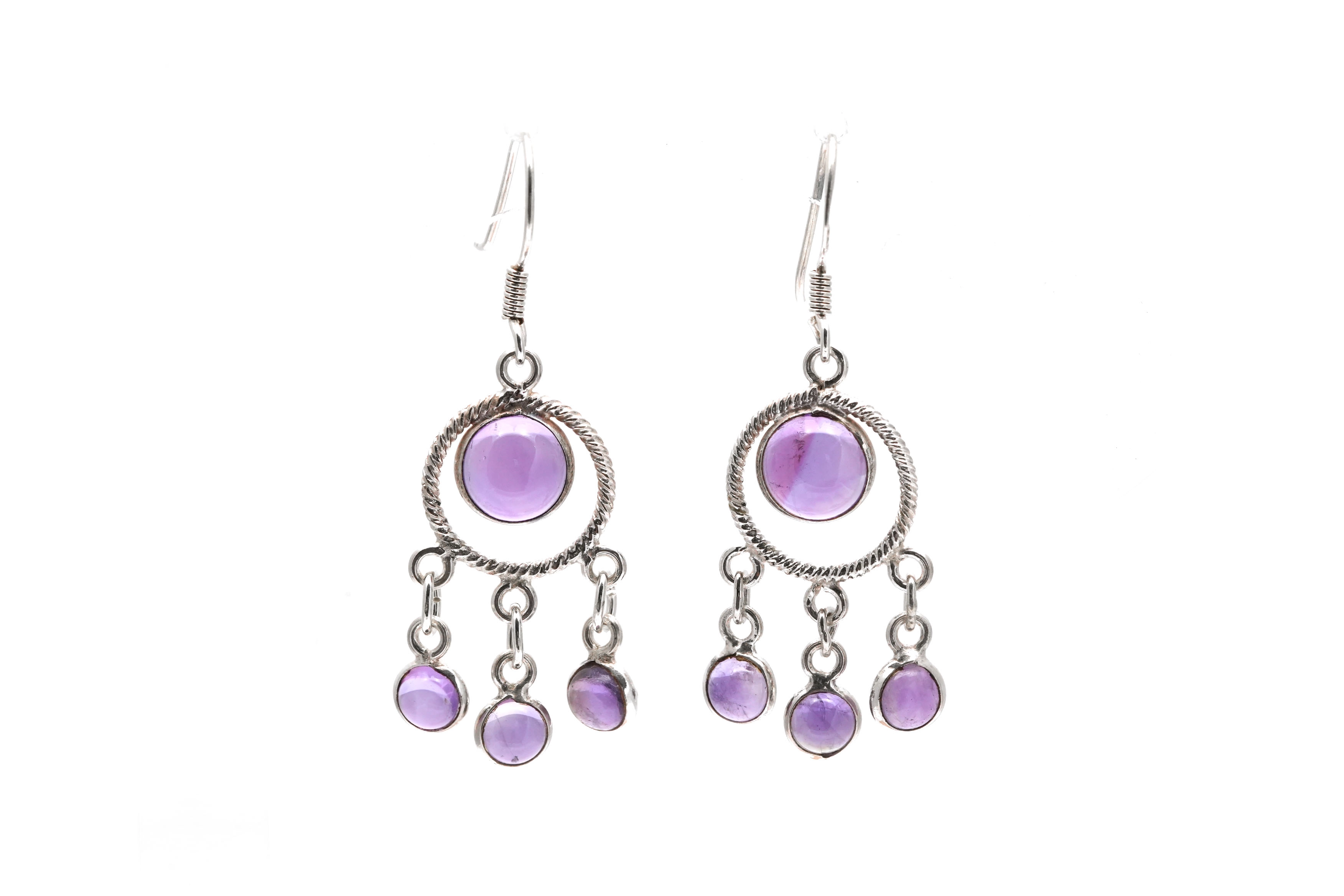 Boucles d'oreilles contemporaines en argent 925 serties d'améthystes