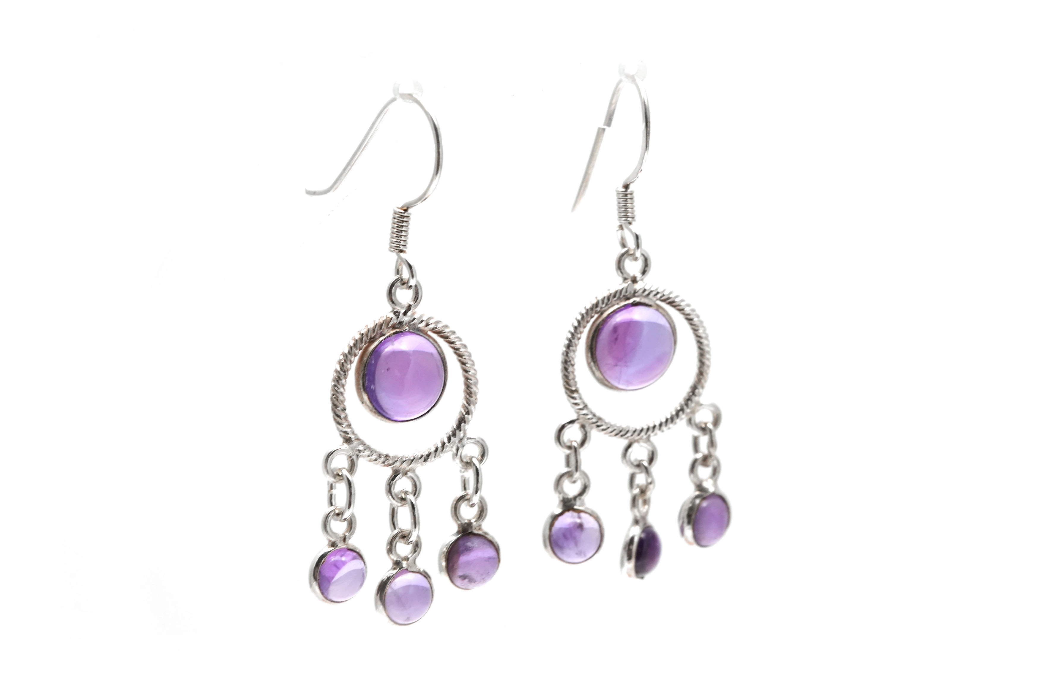 Boucles d'oreilles contemporaines en argent 925 serties d'améthystes