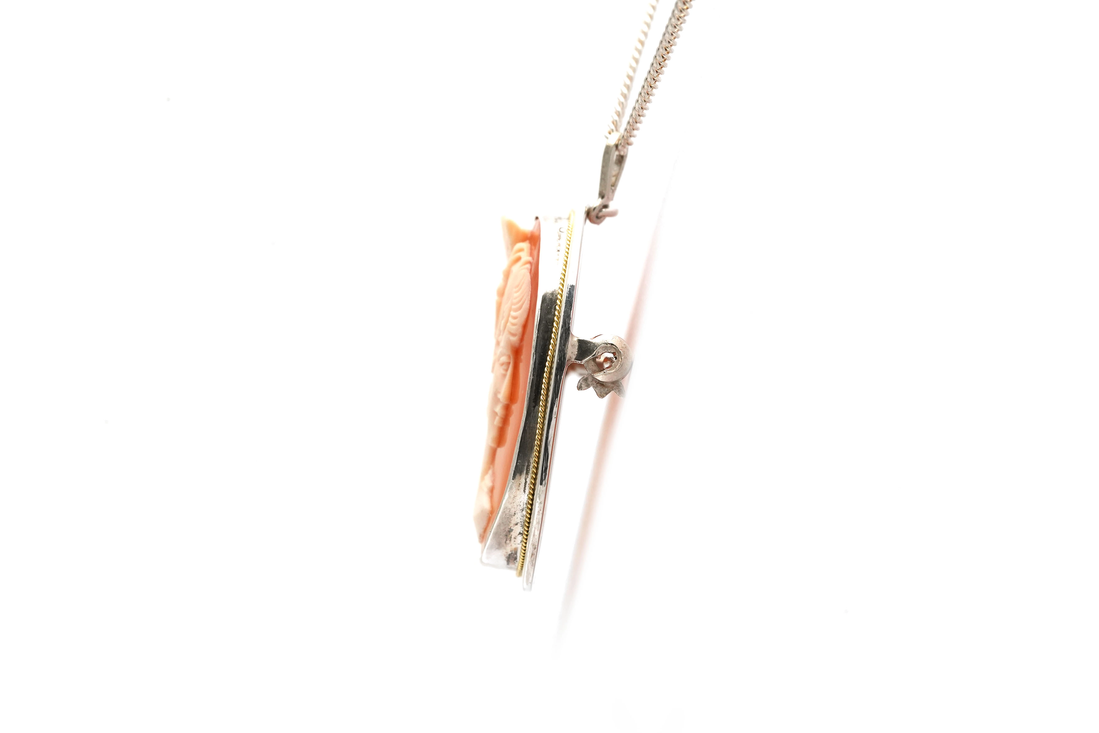 Pendentif Art Déco en argent 800 serti d'un camée