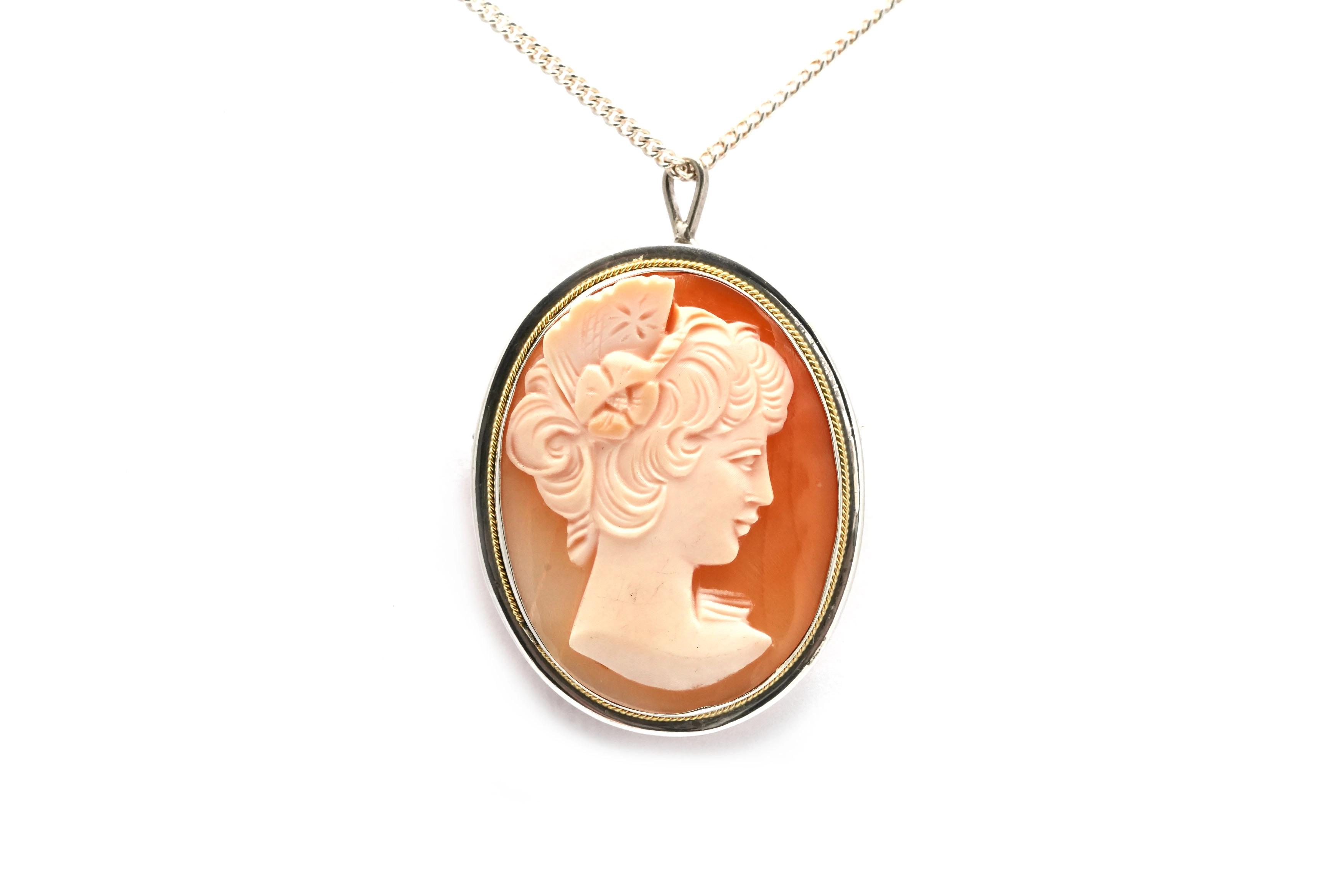 Pendentif Art Déco en argent 800 serti d'un camée
