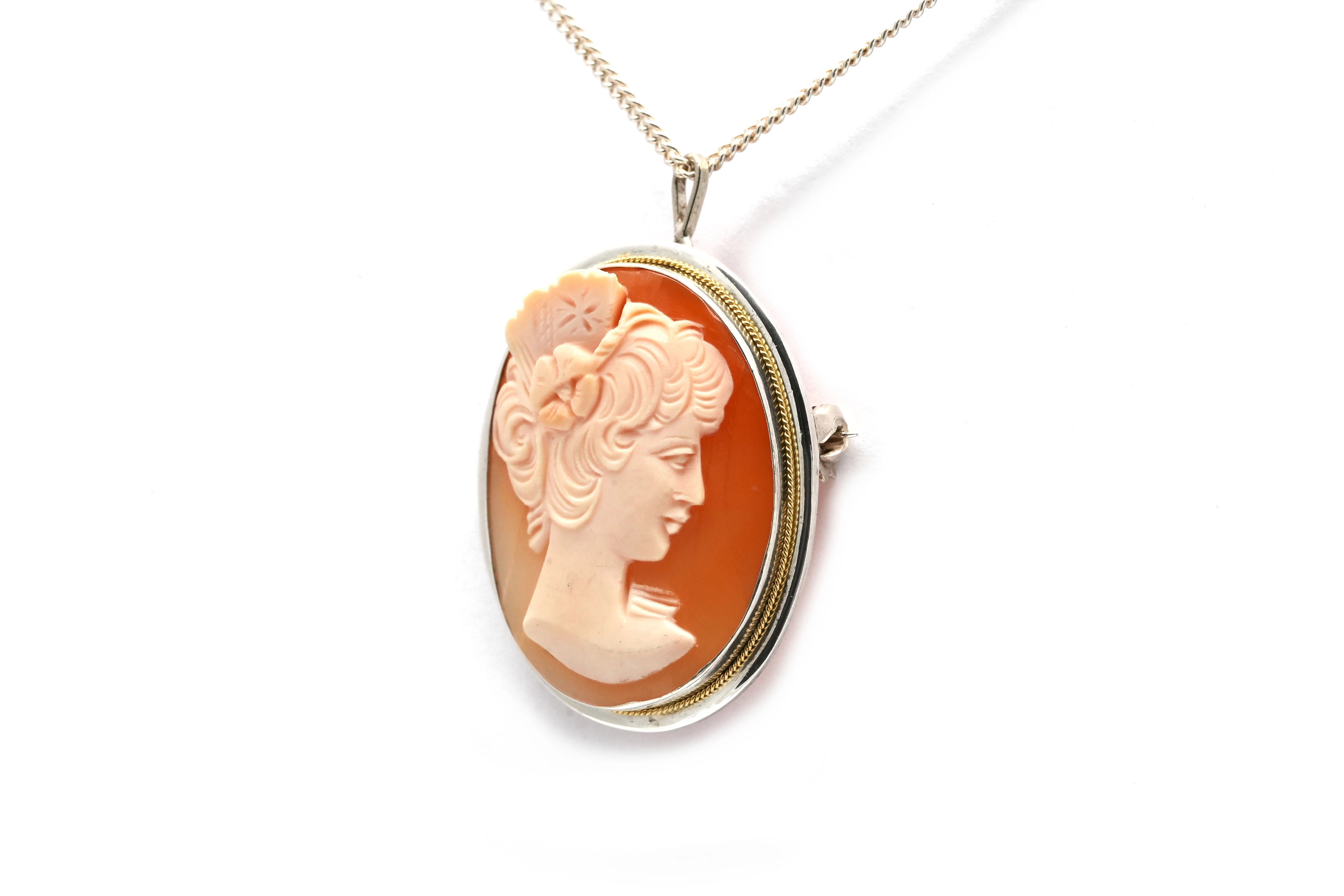 Pendentif Art Déco en argent 800 serti d'un camée