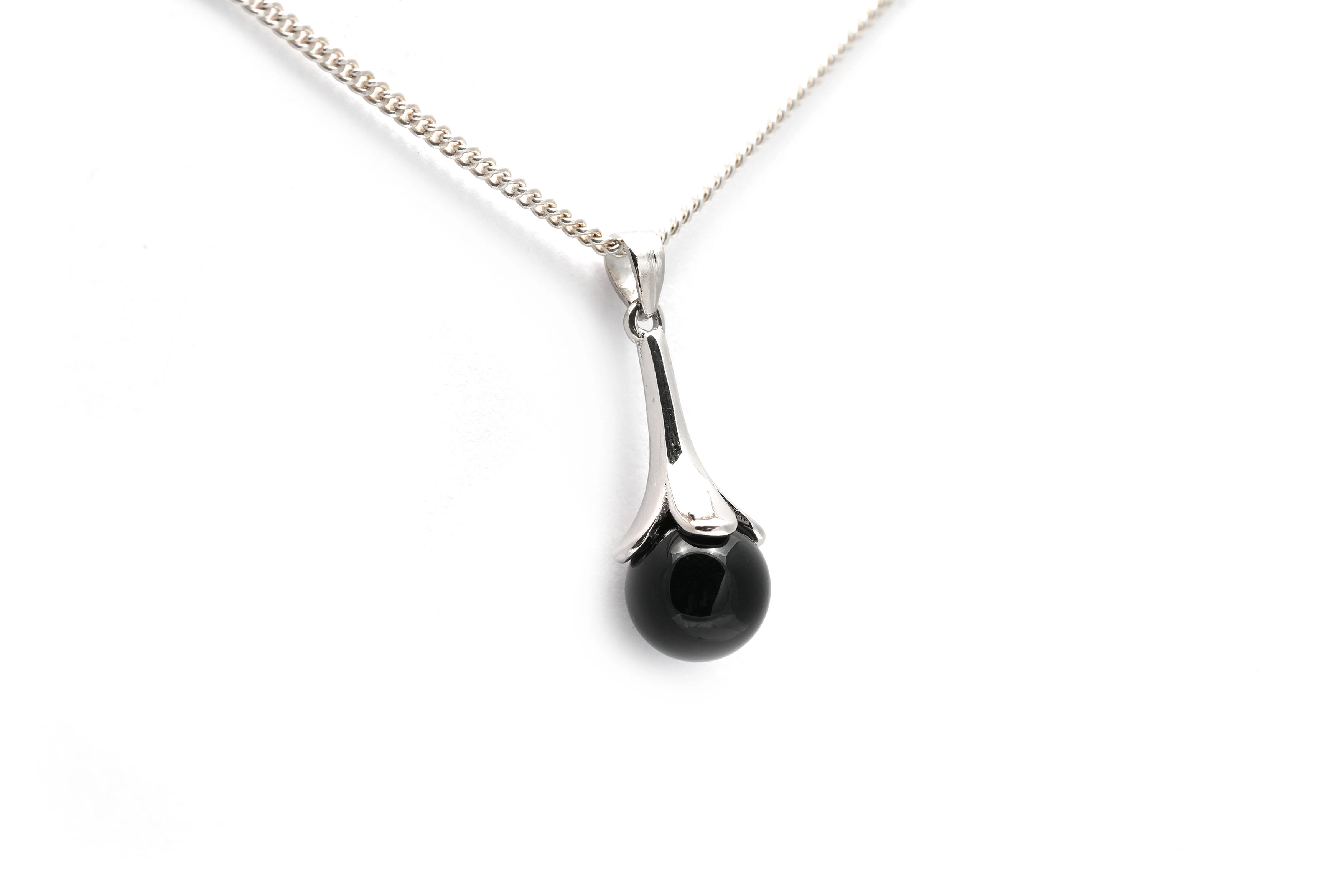Pendentif contemporain en argent 925 serti d'une onyx