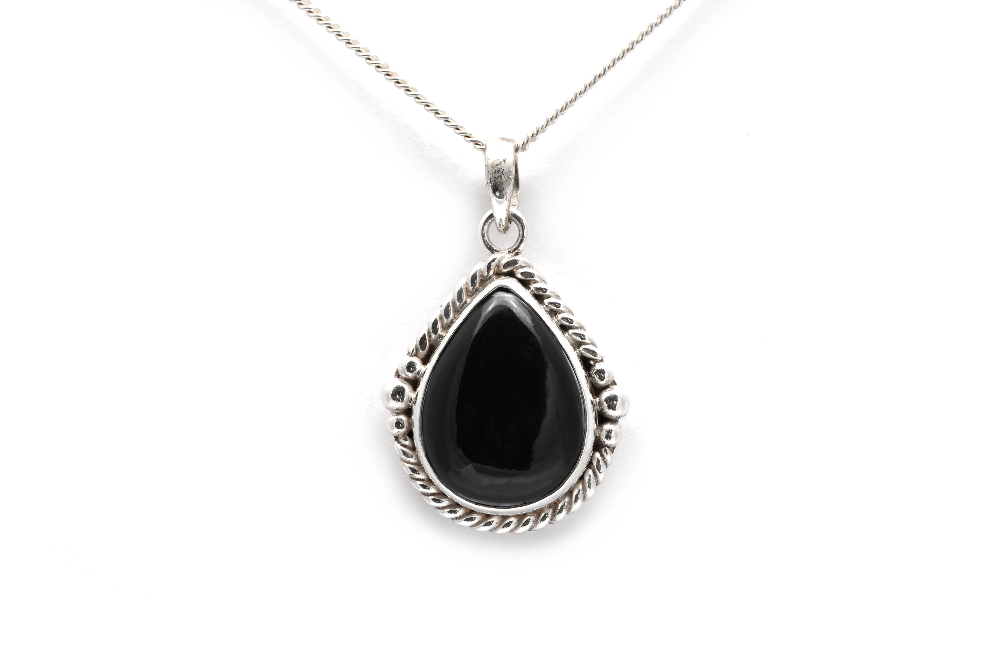 Pendentif contemporain en argent 925 serti d'une onyx