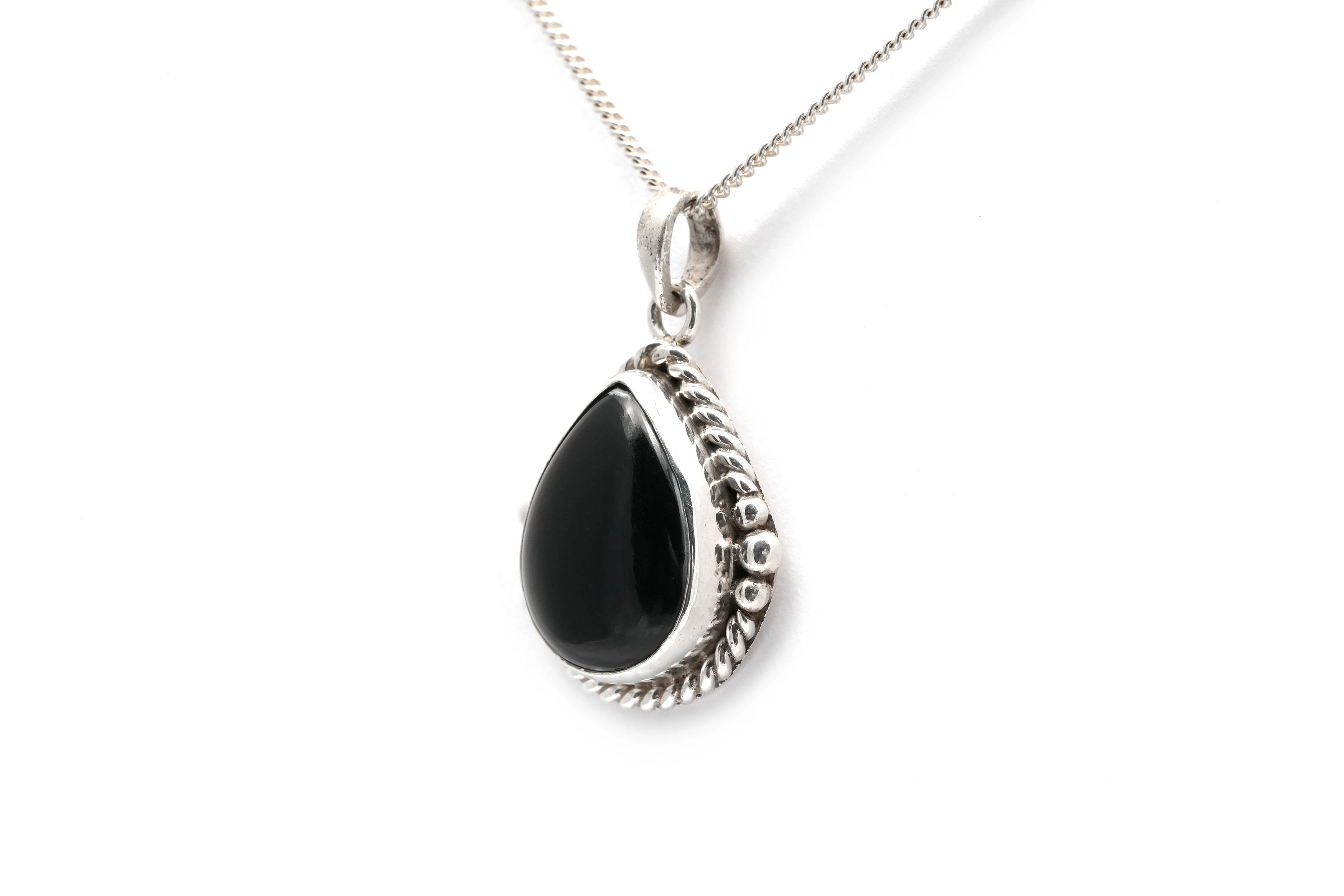 Pendentif contemporain en argent 925 serti d'une onyx