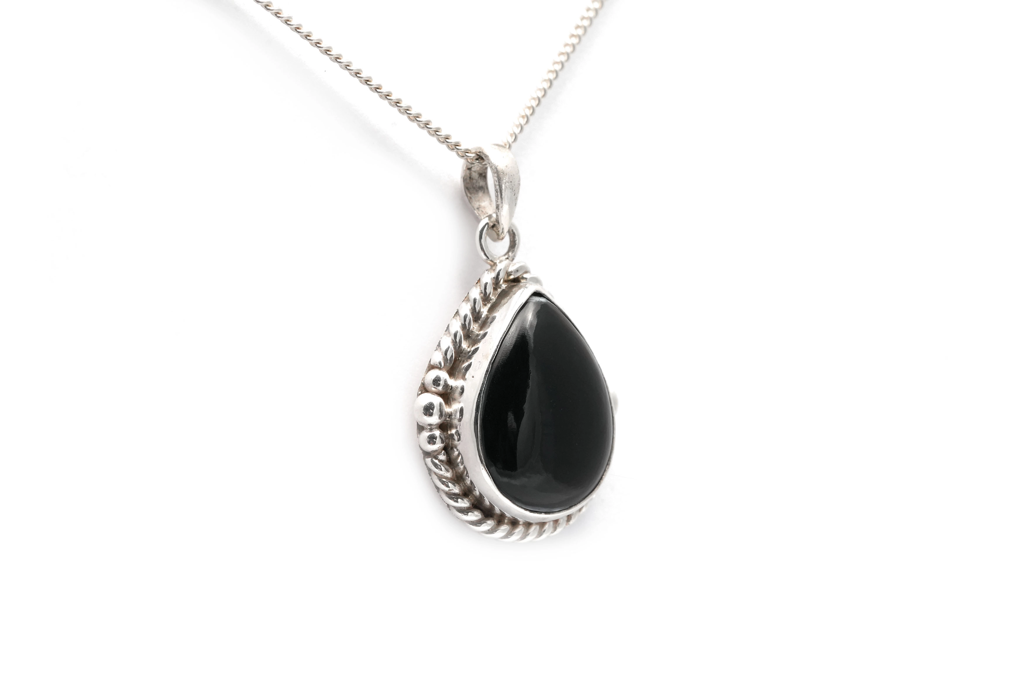 Pendentif contemporain en argent 925 serti d'une onyx