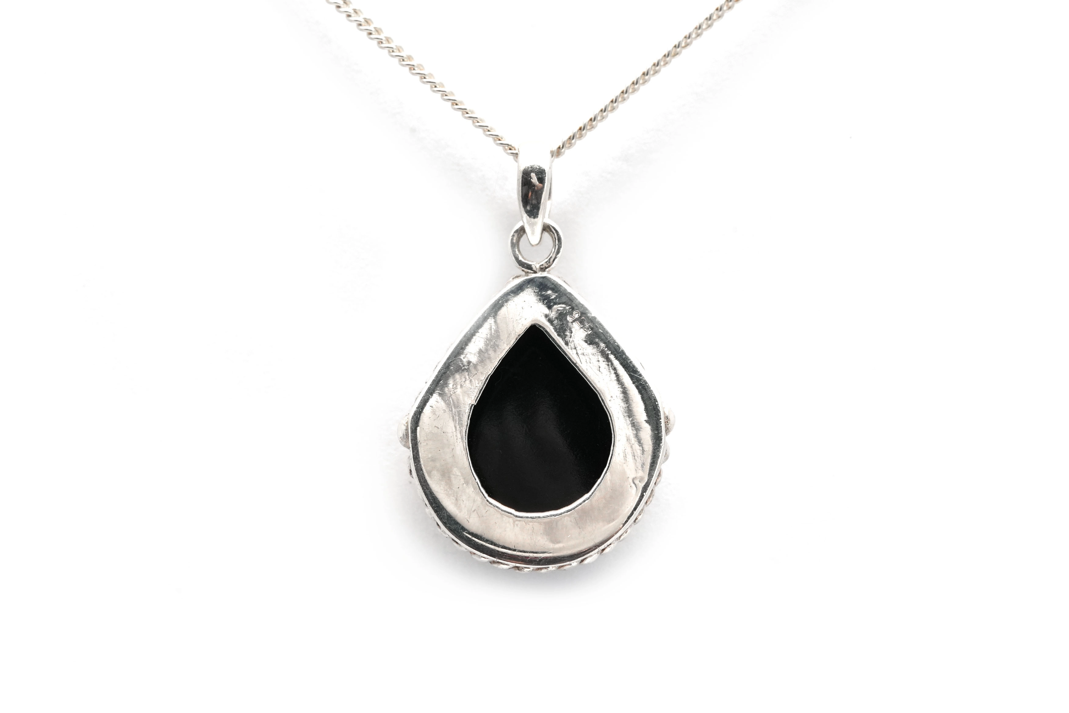 Pendentif contemporain en argent 925 serti d'une onyx