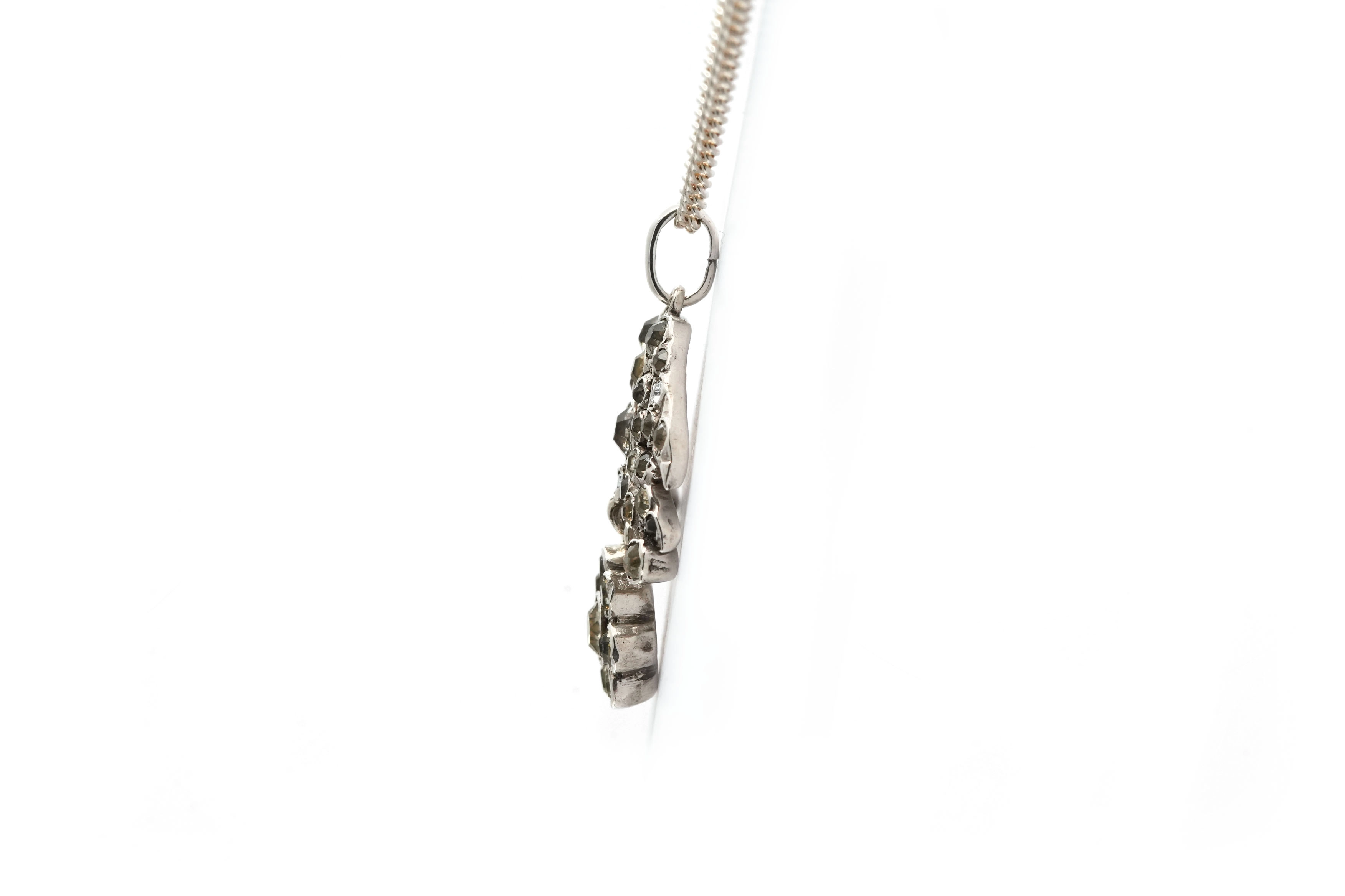 Pendentif Art Nouveau en argent serti de strass
