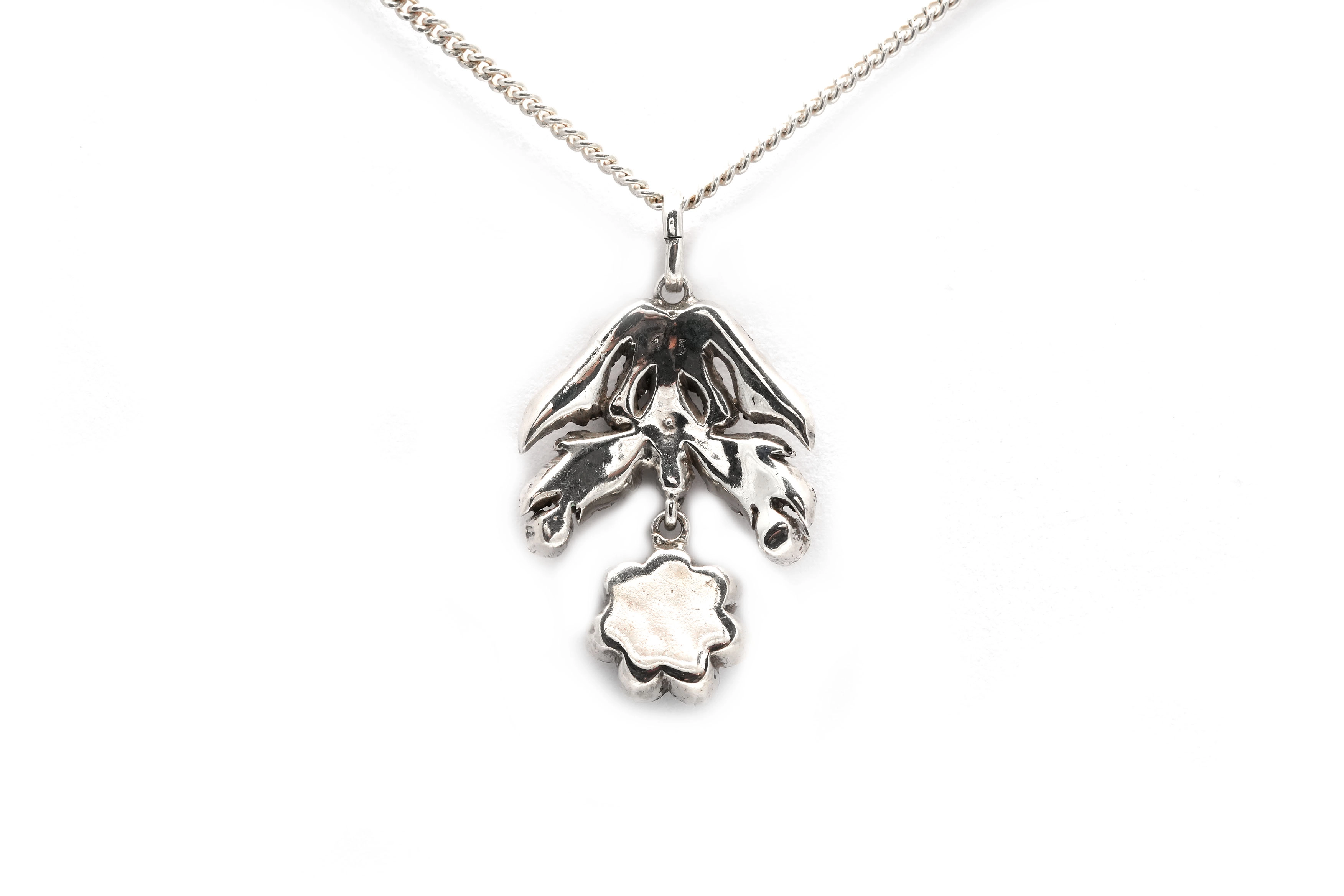 Pendentif Art Nouveau en argent serti de strass