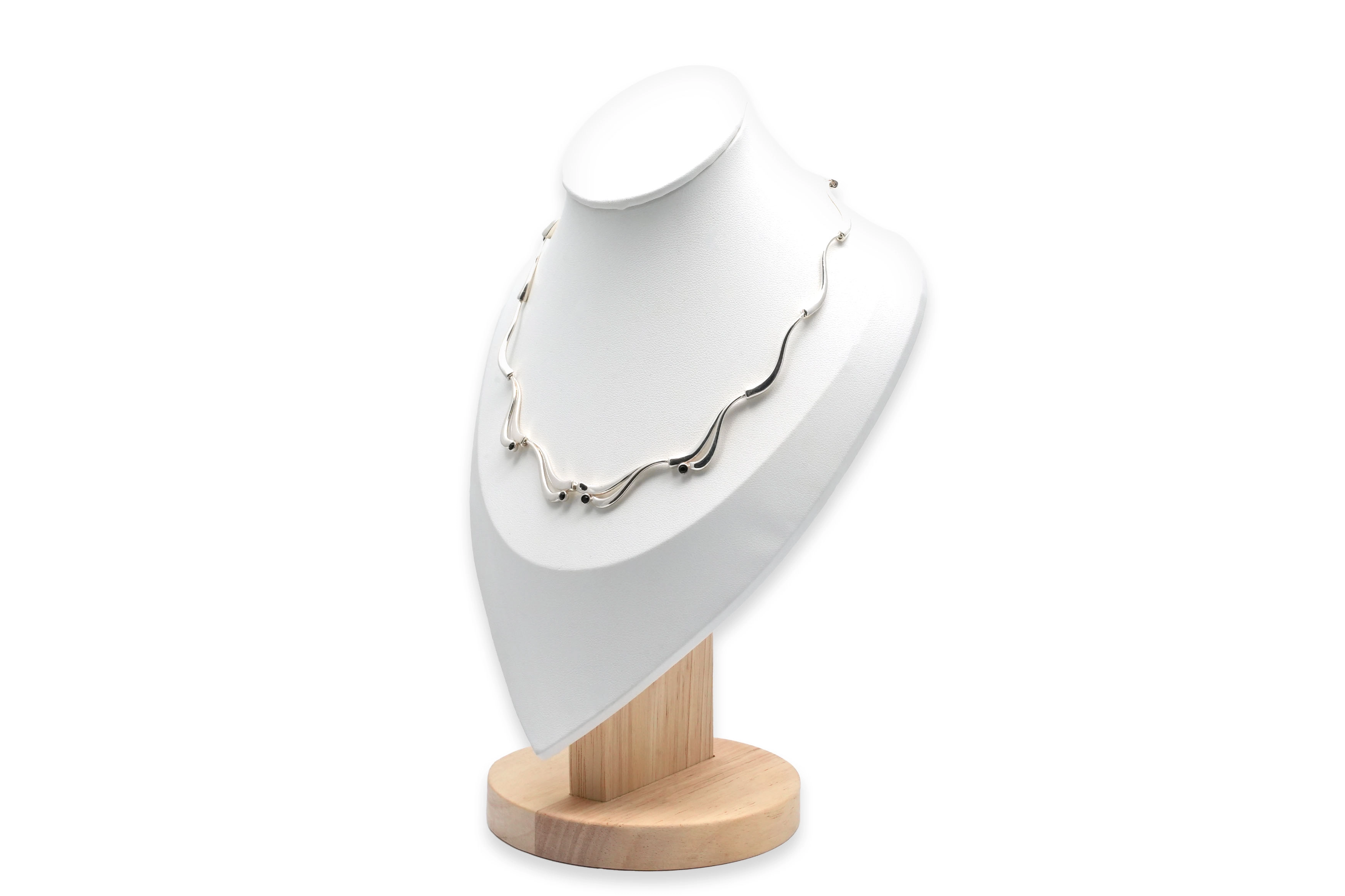 Collier contemporain en argent serti de strass