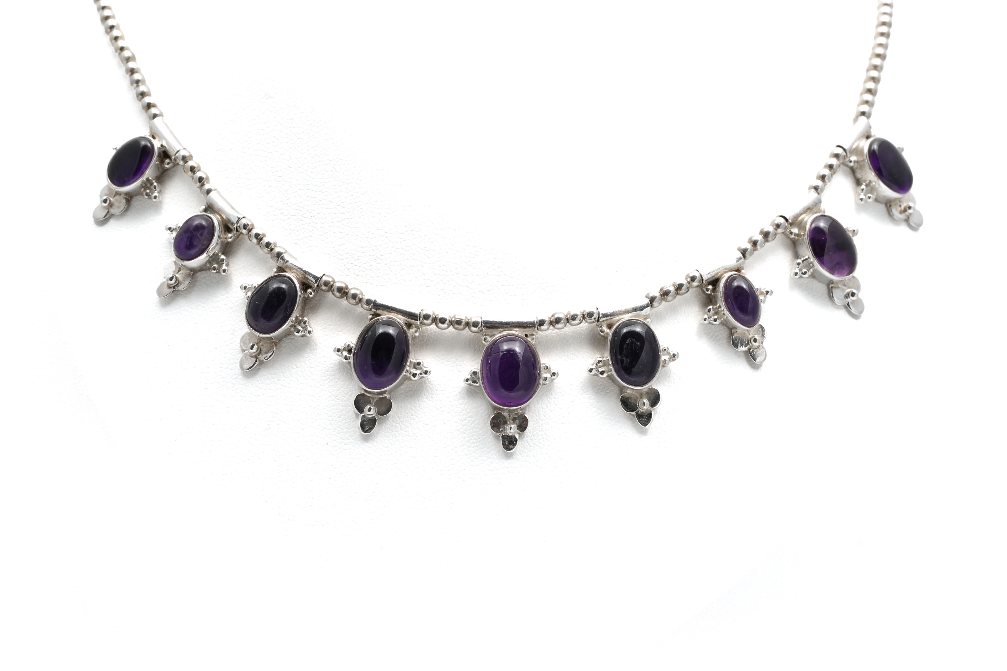 Collier contemporain en argent 925 serti d'améthystes