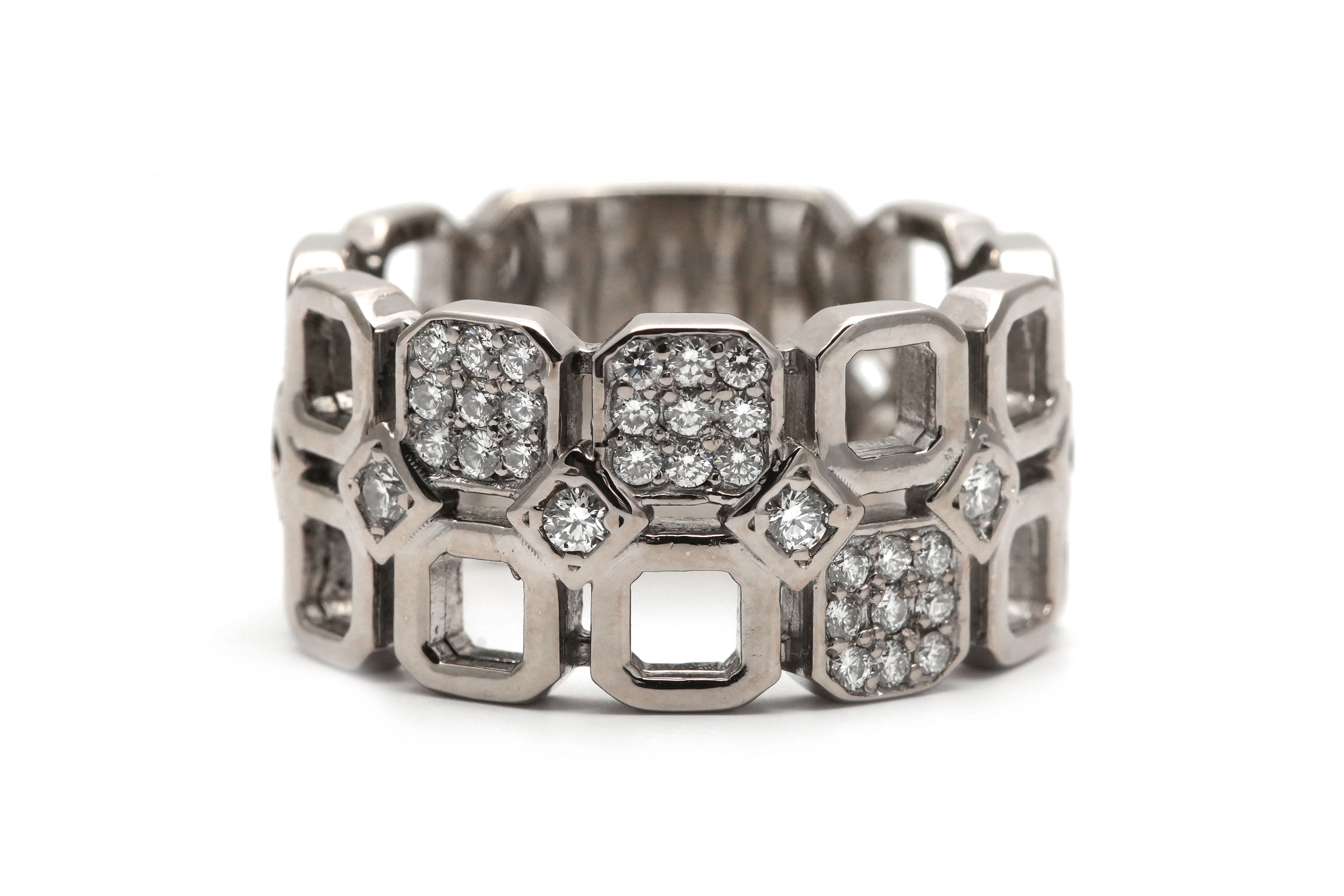 Bague contemporaine en or blanc 18 carats sertie de diamants taille "brillant" ( +- 0.19 ct)