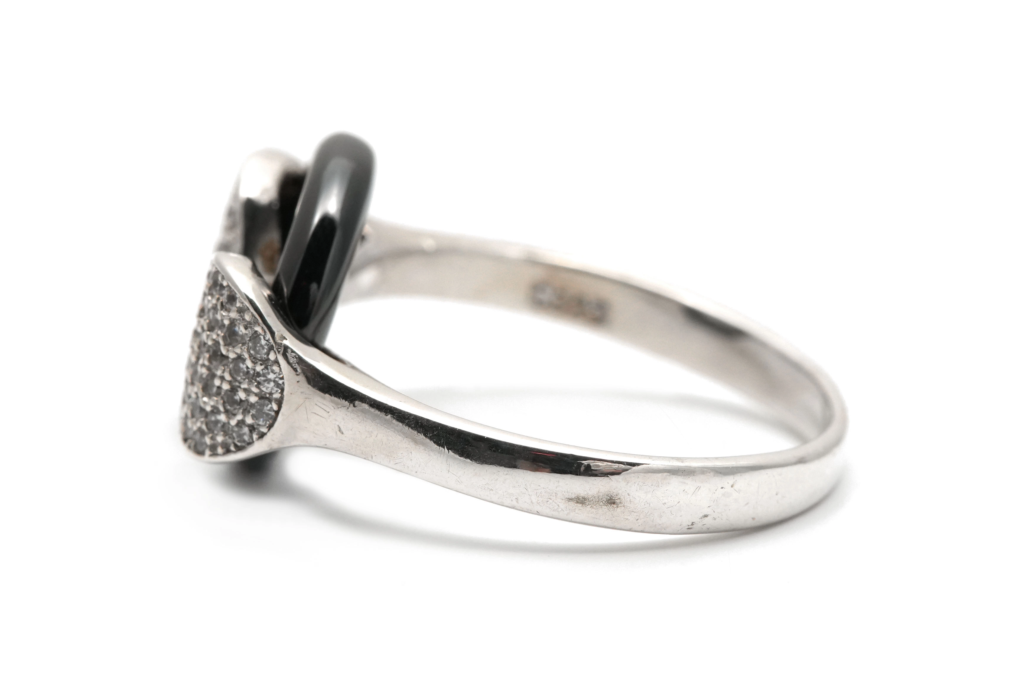 Bague contemporaine en argent 925 sertie de zirconiums et de céramique