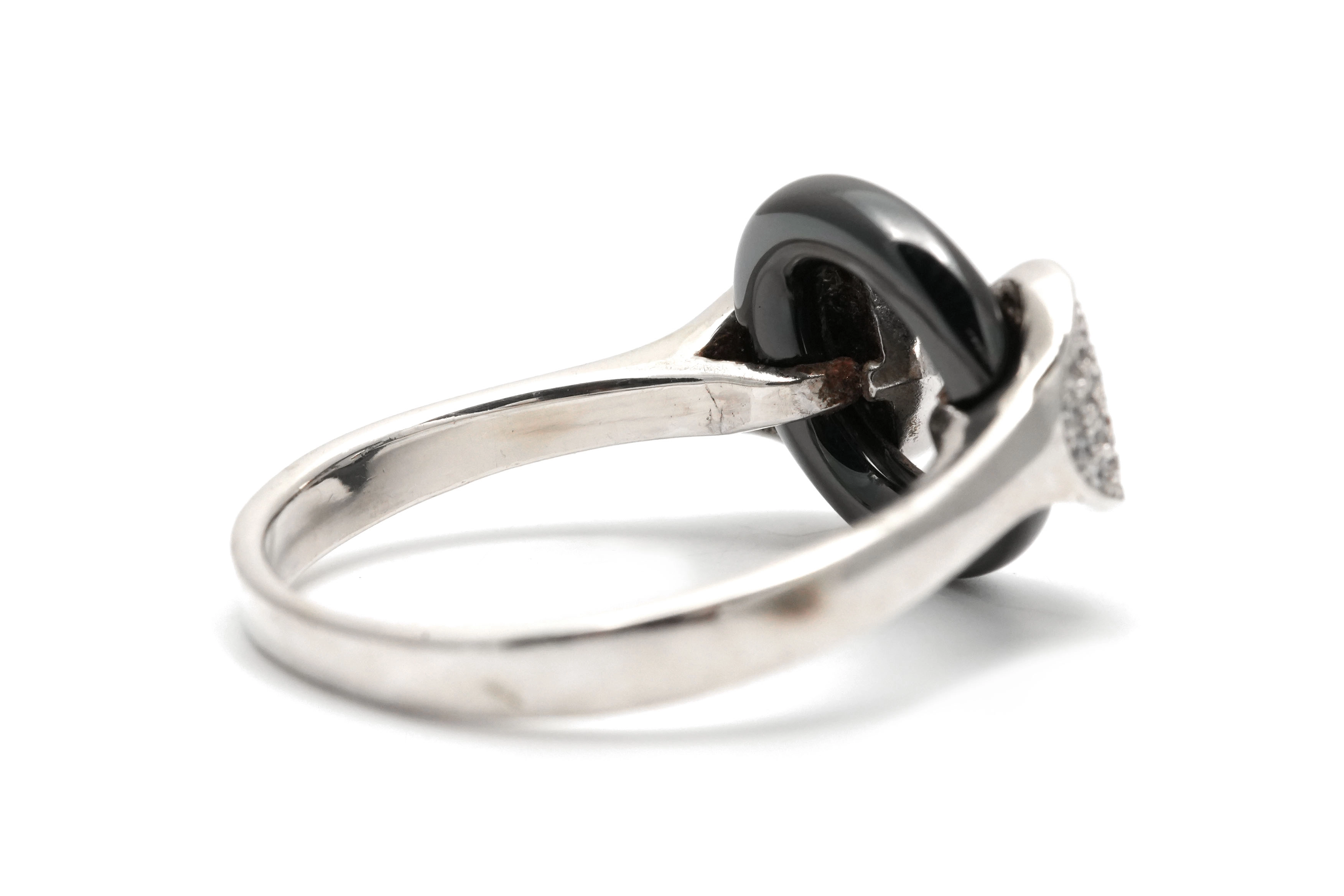Bague contemporaine en argent 925 sertie de zirconiums et de céramique