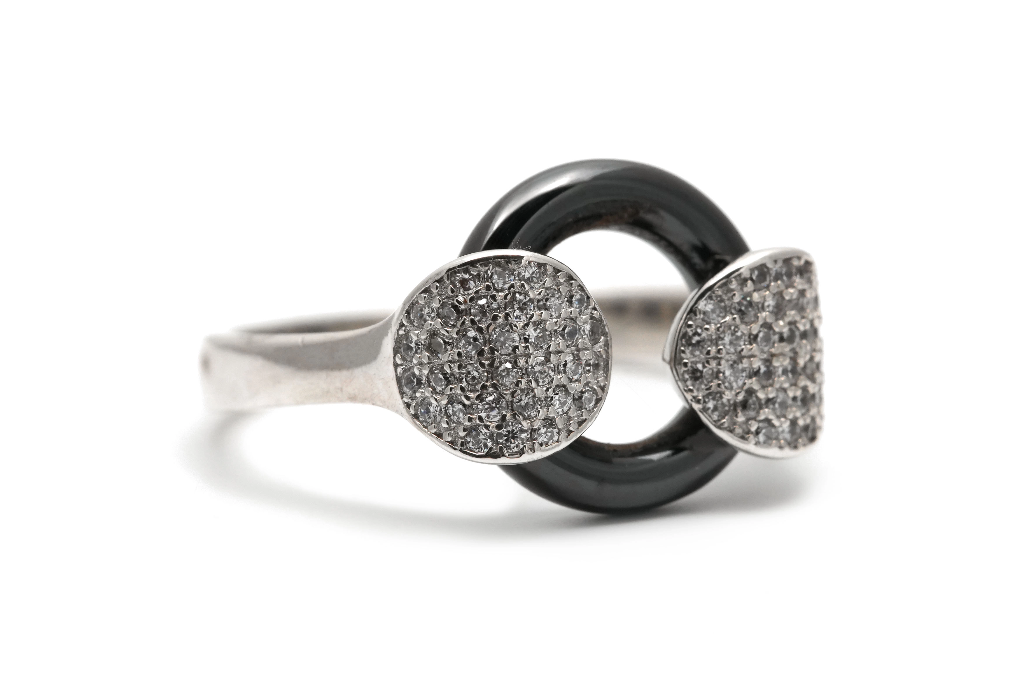 Bague contemporaine en argent 925 sertie de zirconiums et de céramique