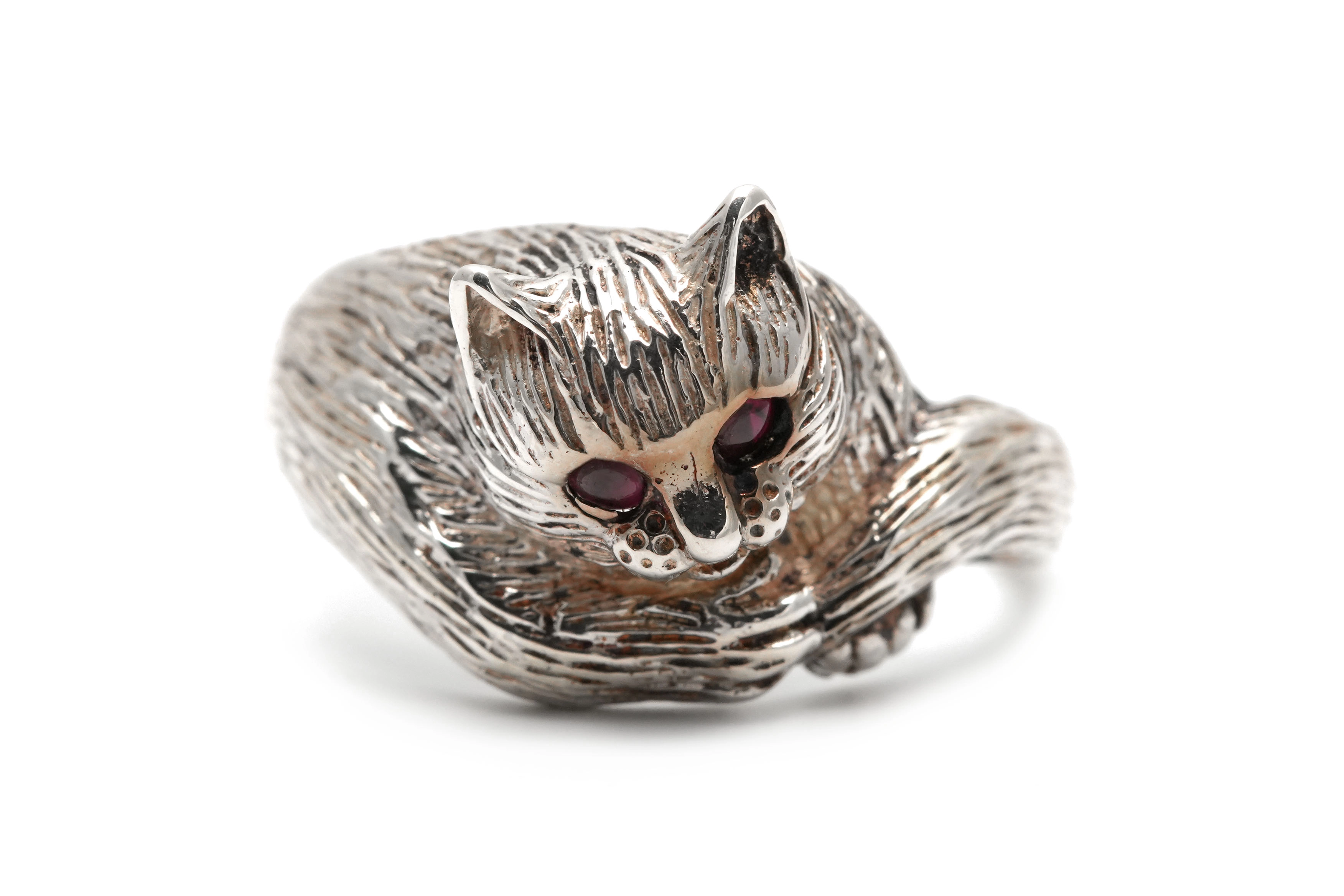 Bague chat contemporaine en argent 925 sertie de grenats